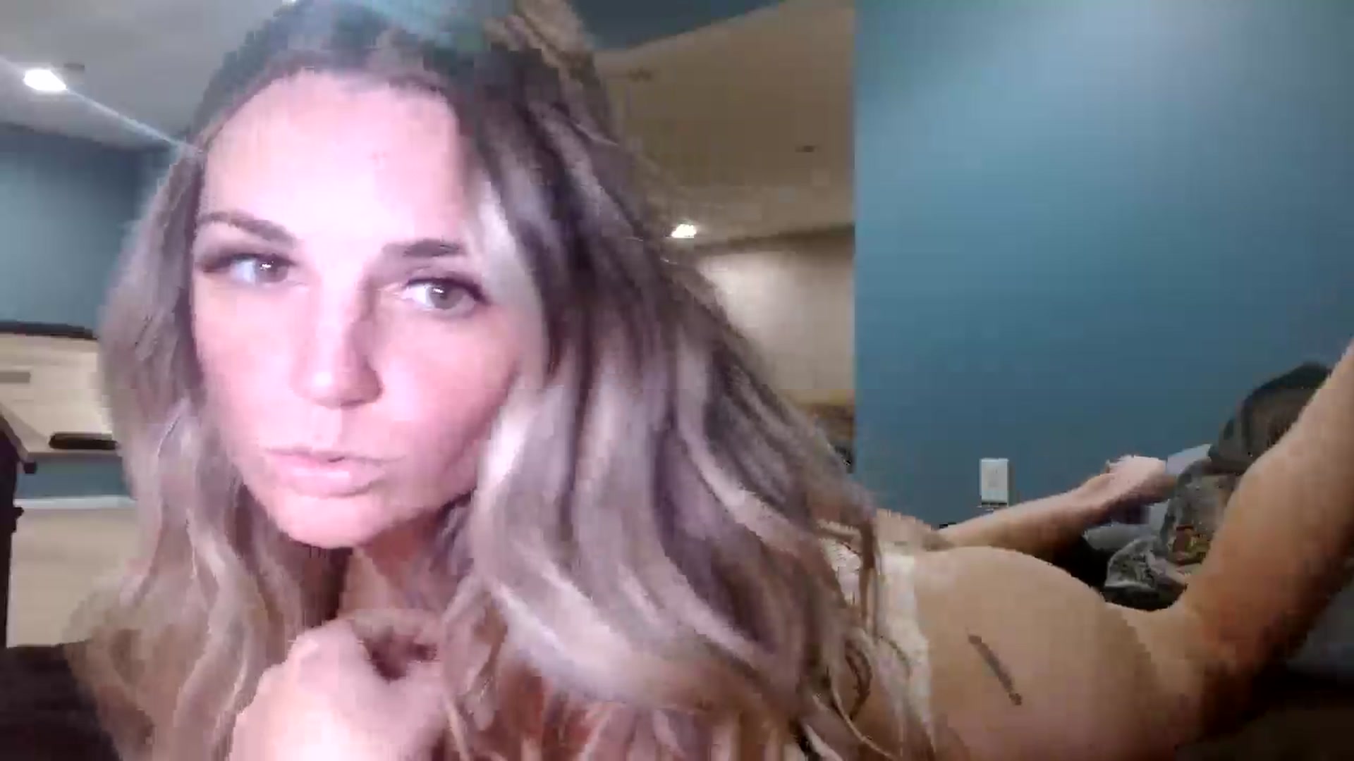 Gallery image thumbnail from Hayleebaby's myfreecams stream on, 11/10/2025, 19:15 image 11 of 20