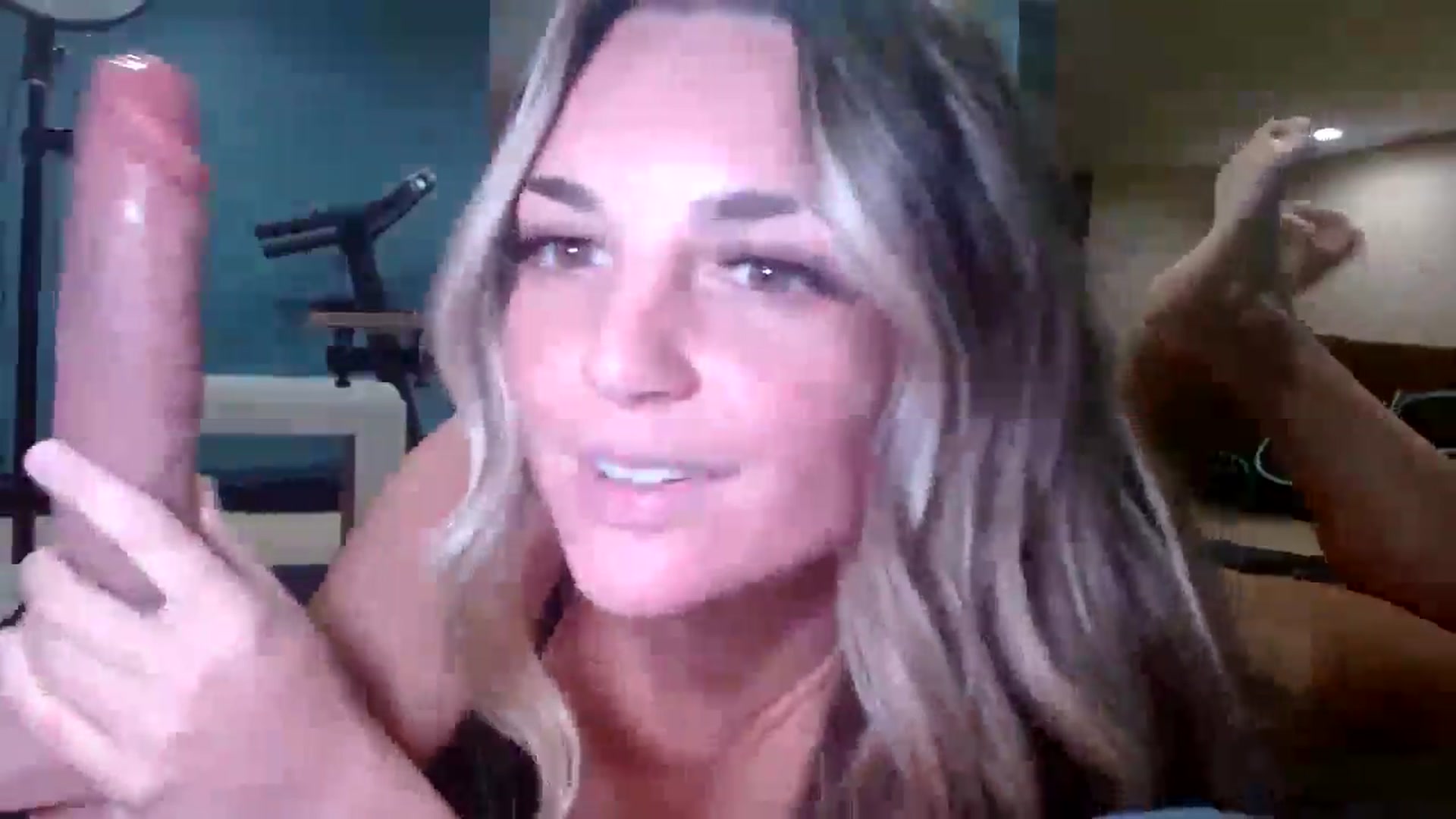Gallery image thumbnail from Hayleebaby's myfreecams stream on, 11/10/2025, 20:46 image 6 of 20