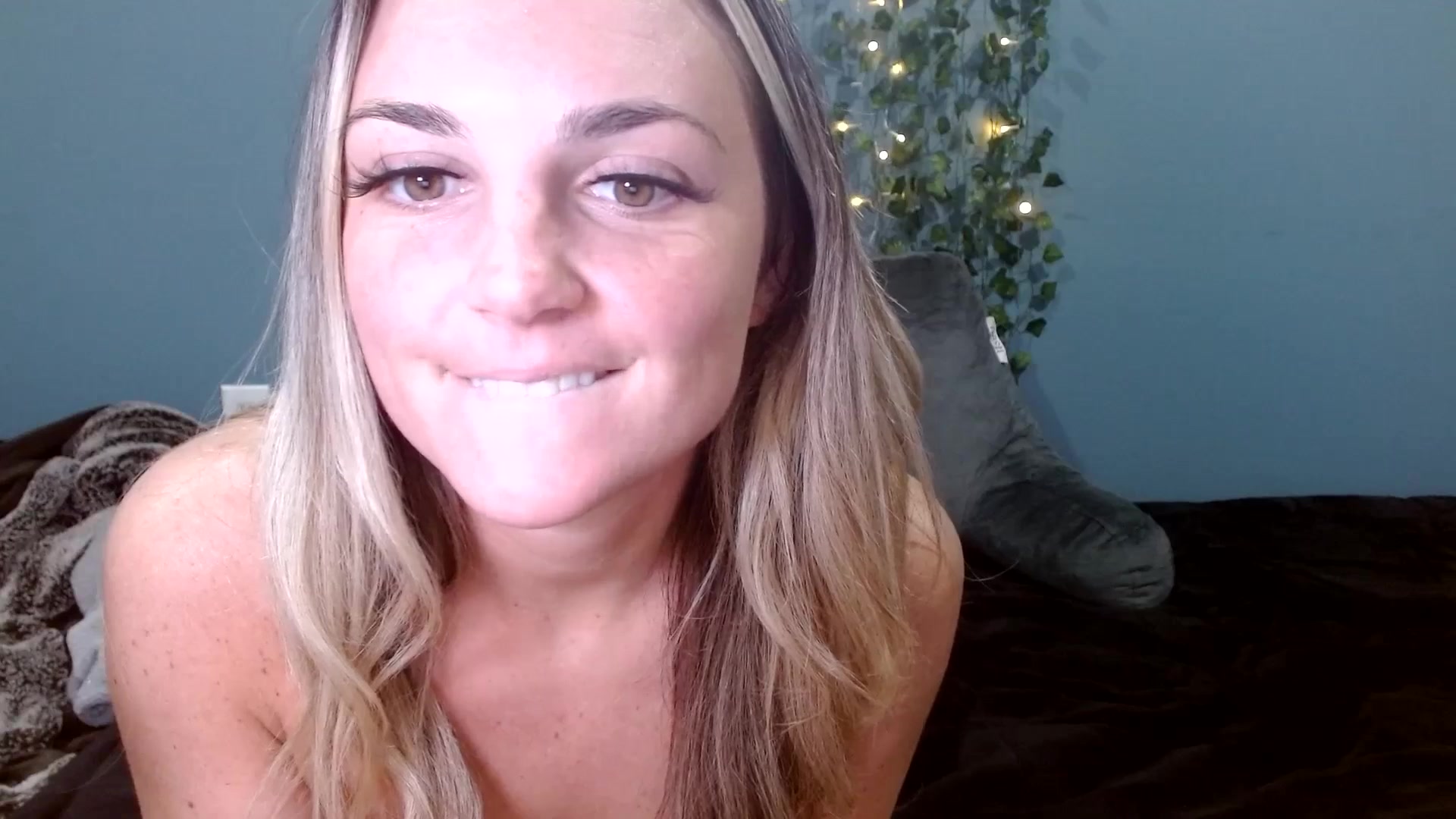 Gallery image thumbnail from Hayleebaby's myfreecams stream on, 11/14/2025, 19:41 image 18 of 20