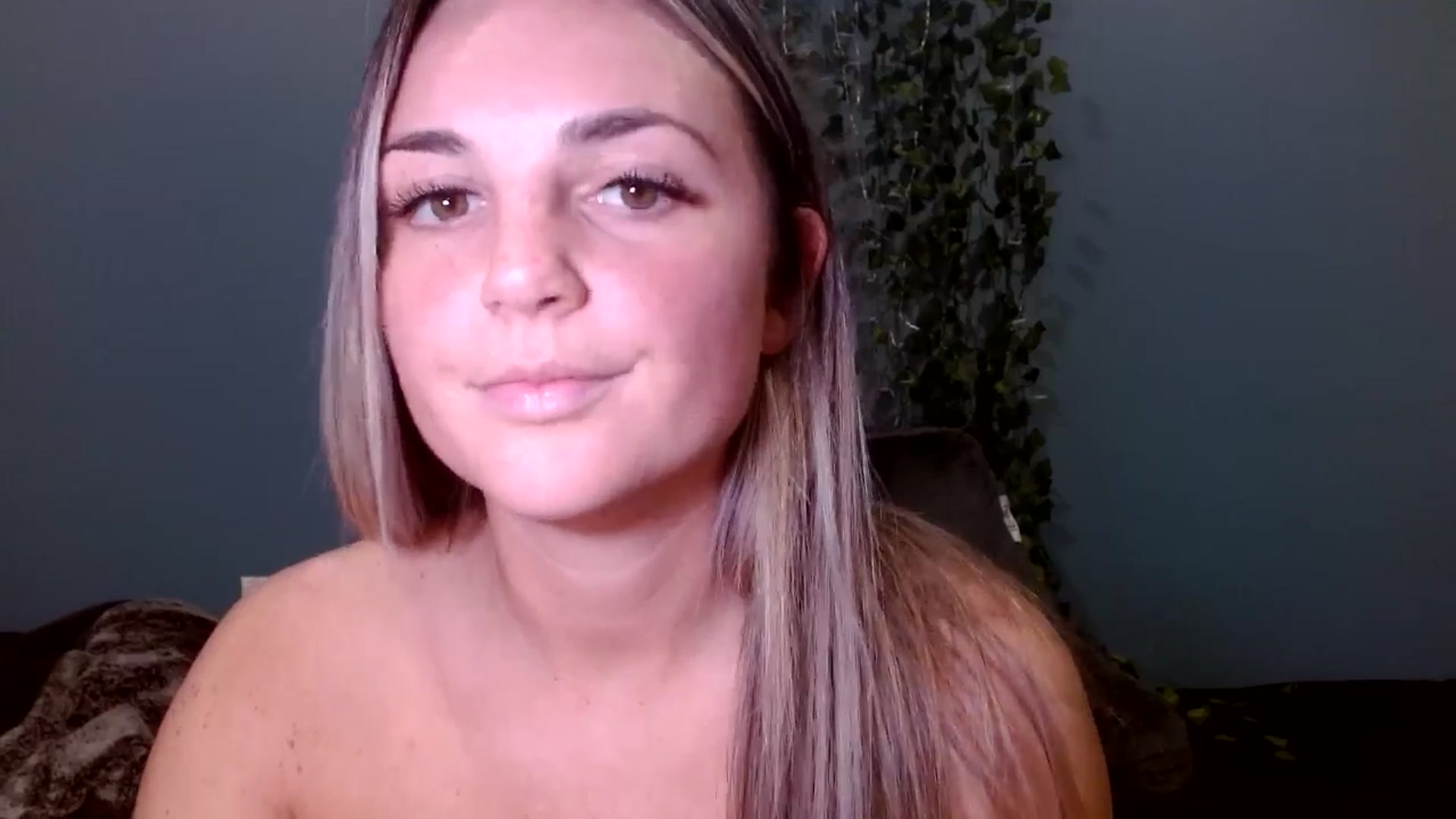 Gallery image thumbnail from Hayleebaby's myfreecams stream on, 11/17/2025, 20:17 image 2 of 20