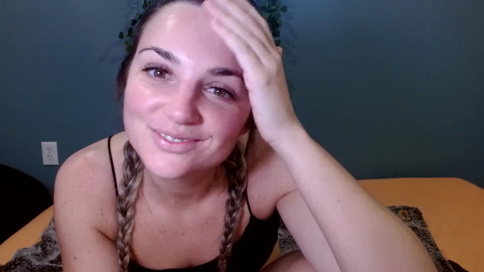 Gallery image thumbnail from Hayleebaby's myfreecams stream on, 12/18/2025, 18:50 image 1 of 20