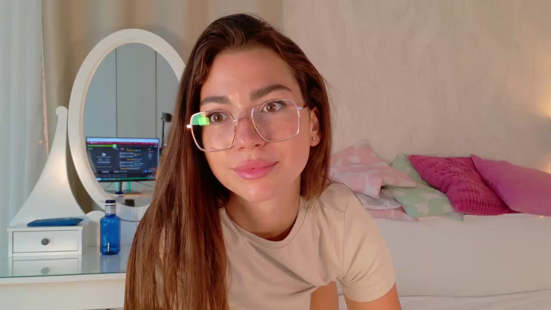Gallery image thumbnail from Hayleeex's myfreecams stream on, 10/10/2024, 15:10 image 19 of 20