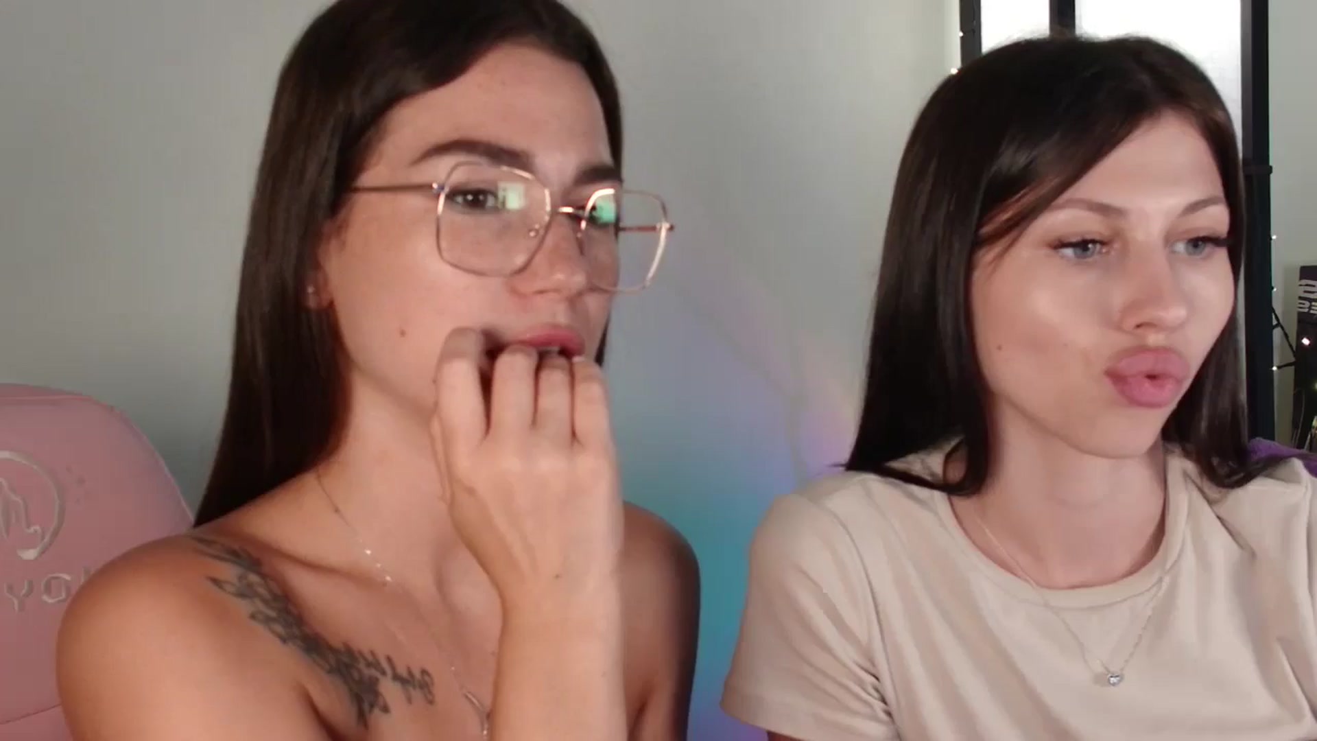Gallery image thumbnail from Hayleeex's myfreecams stream on, 10/15/2024, 14:56 image 7 of 20