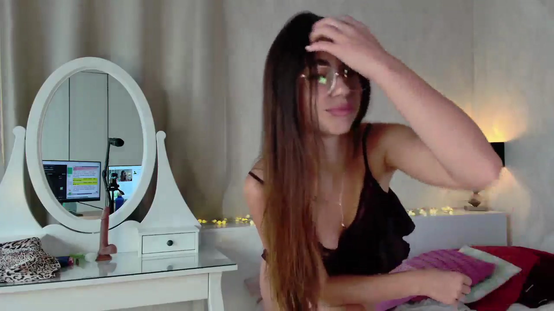 Gallery image thumbnail from Hayleeex's myfreecams stream on, 10/16/2024, 15:44 image 7 of 20