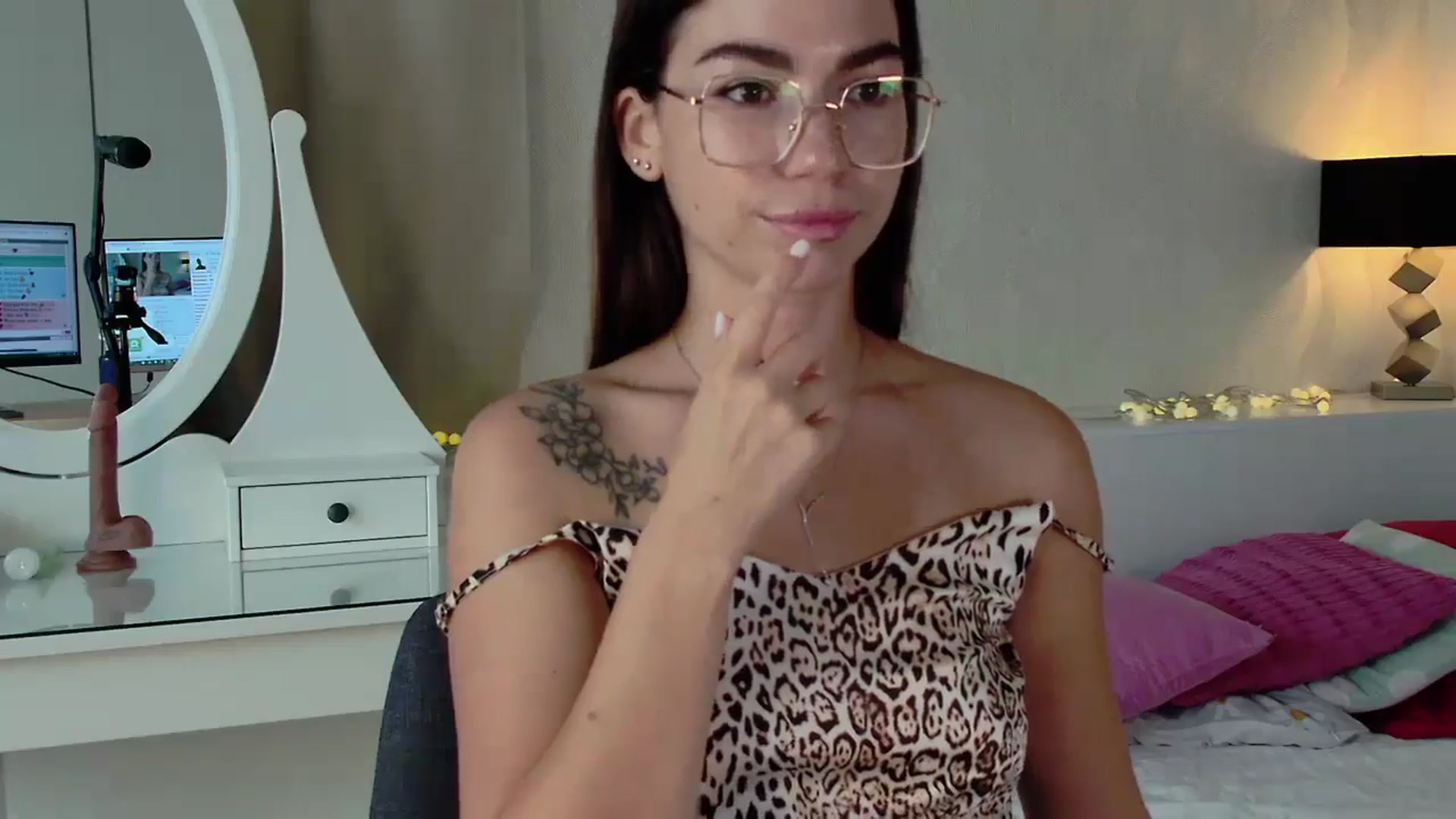 Gallery image thumbnail from Hayleeex's myfreecams stream on, 10/16/2024, 15:44 image 3 of 20