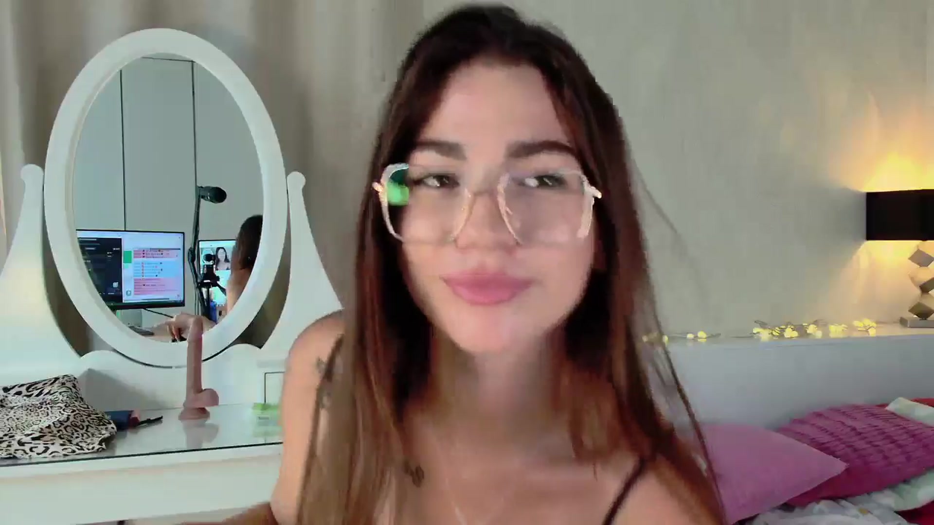 Gallery image thumbnail from Hayleeex's myfreecams stream on, 10/16/2024, 15:44 image 13 of 20