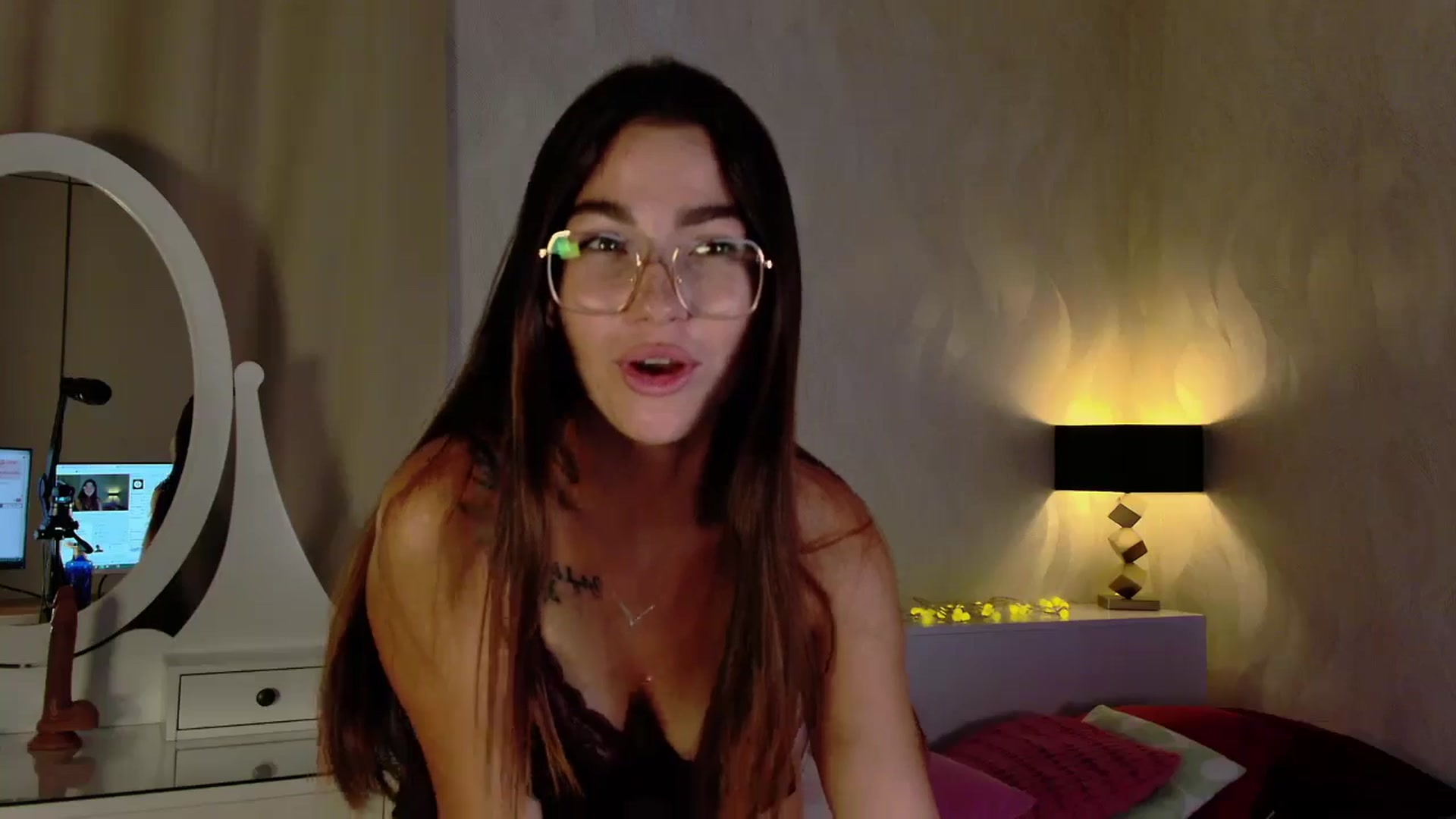 Gallery image thumbnail from Hayleeex's myfreecams stream on, 10/16/2024, 18:35 image 8 of 20
