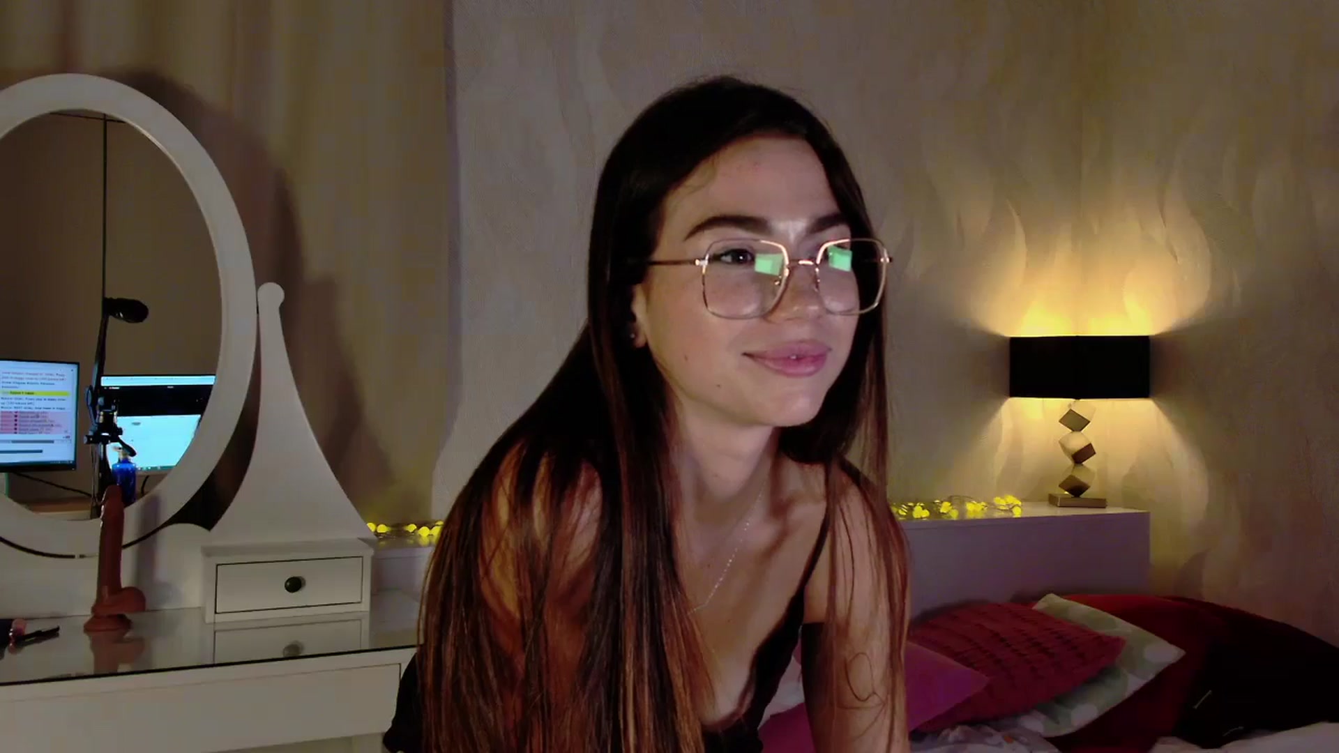 Gallery image thumbnail from Hayleeex's myfreecams stream on, 10/16/2024, 18:35 image 7 of 20