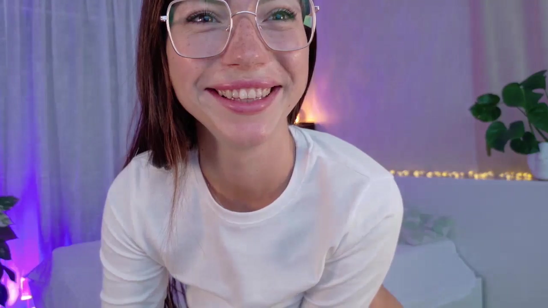 Gallery image thumbnail from Hayleeex's myfreecams stream on, 10/23/2024, 15:16 image 15 of 20