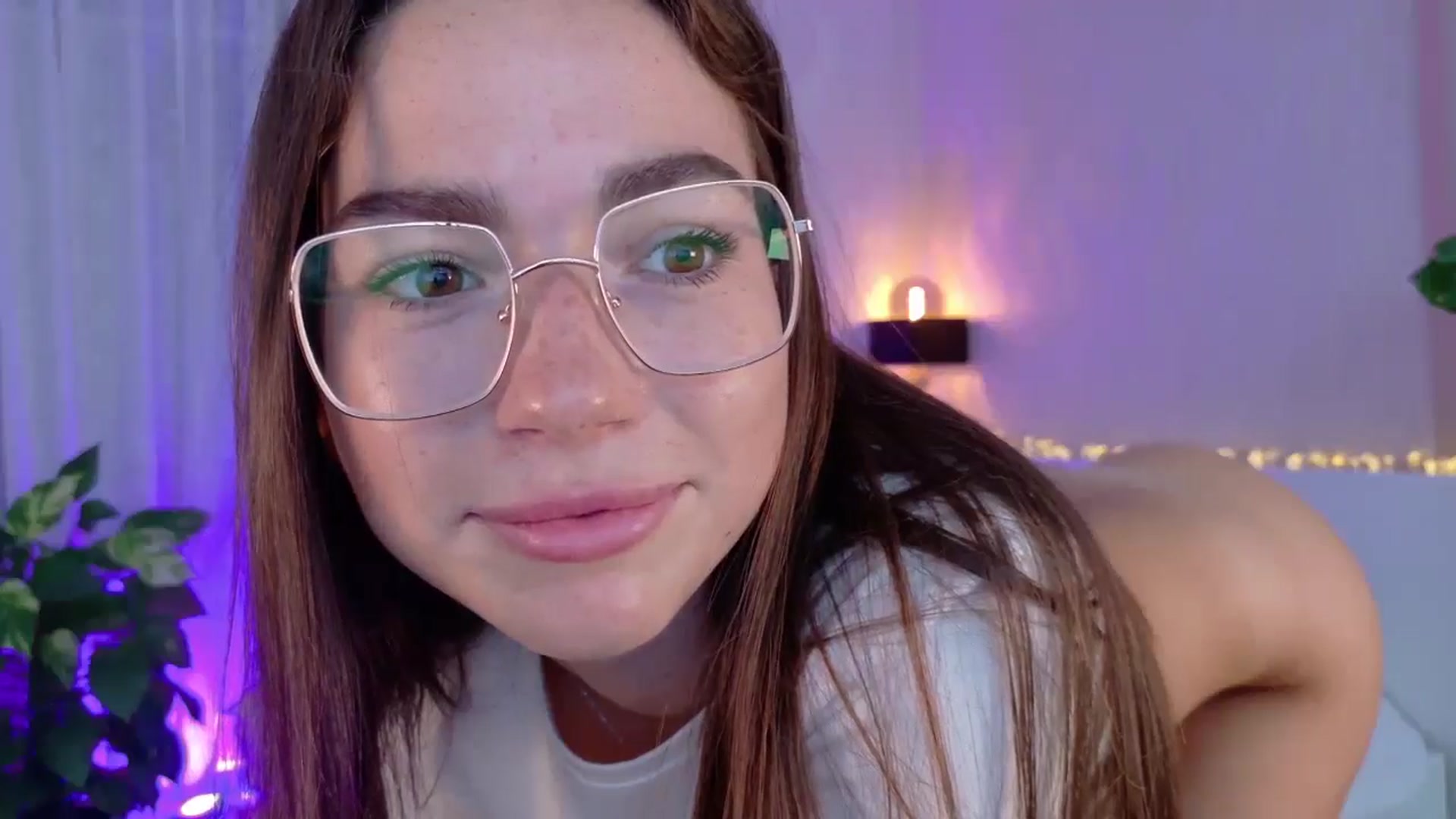 Gallery image thumbnail from Hayleeex's myfreecams stream on, 10/23/2024, 15:16 image 16 of 20