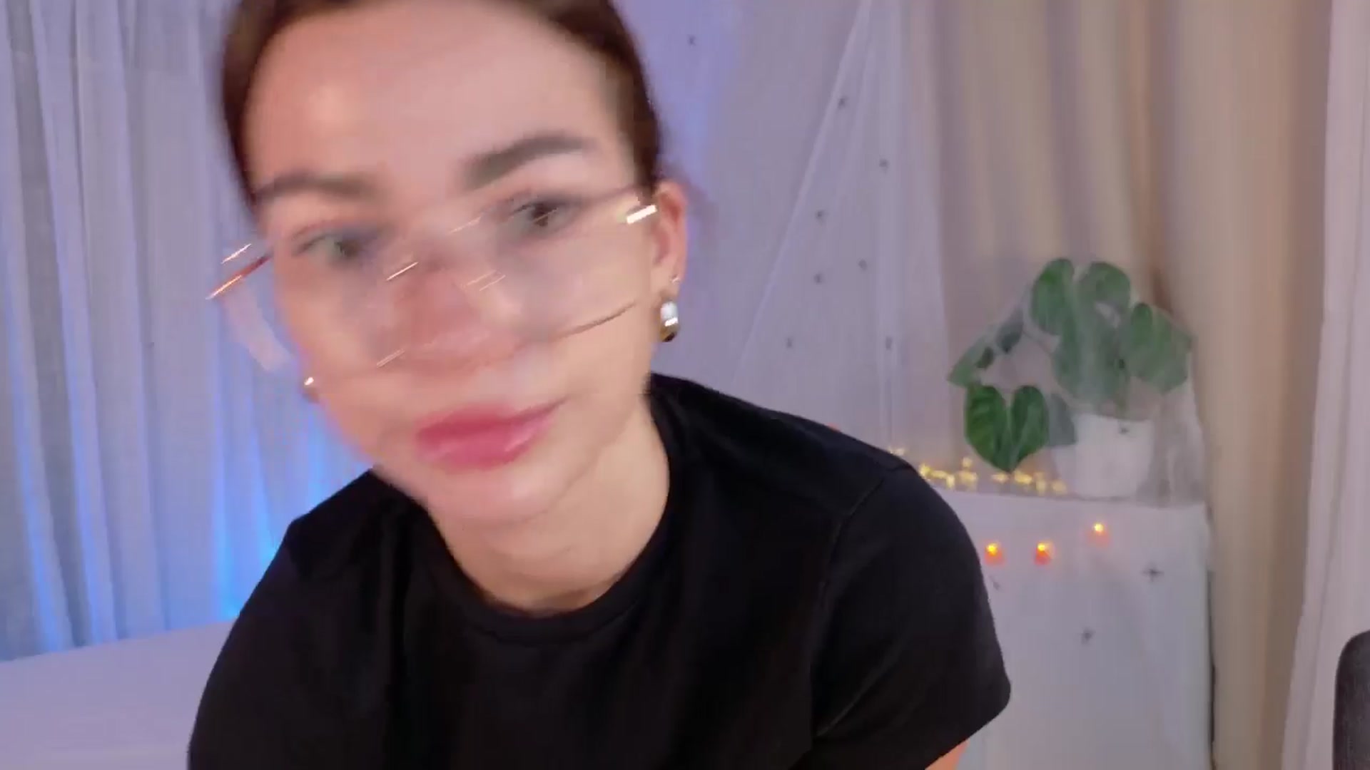 Gallery image thumbnail from Hayleeex's myfreecams stream on, 10/31/2024, 15:28 image 11 of 20