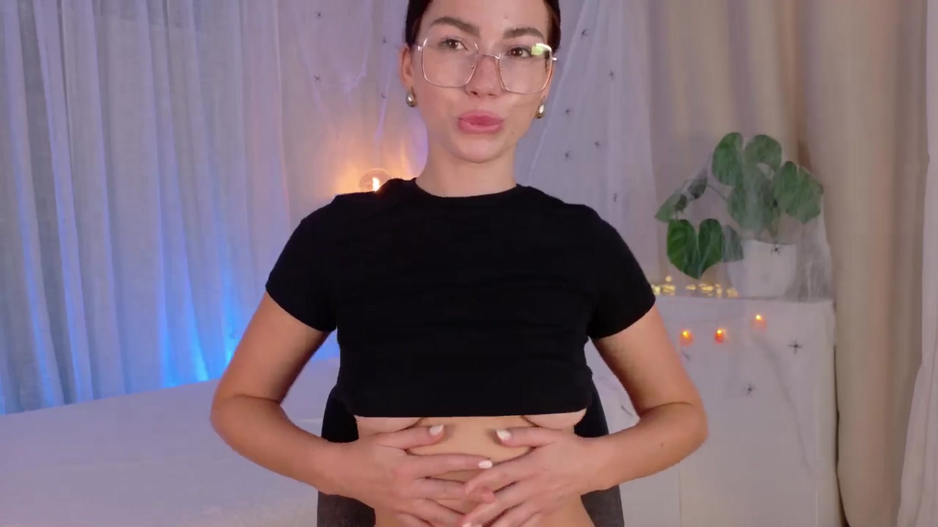 Gallery image thumbnail from Hayleeex's myfreecams stream on, 10/31/2024, 15:28 image 17 of 20
