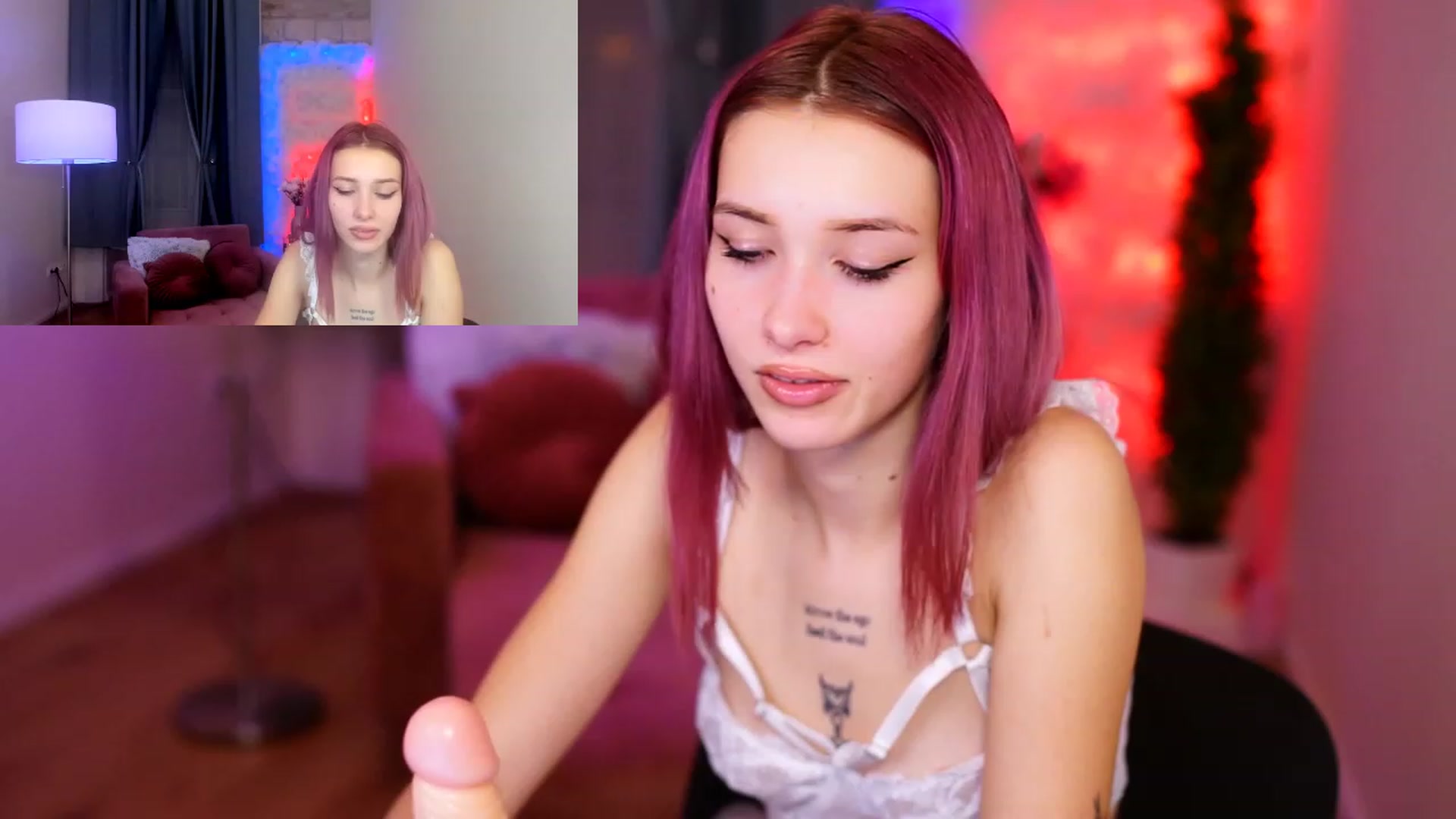 Gallery image thumbnail from Hayleexo's myfreecams stream on, 12/28/2022, 19:06 image 6 of 20