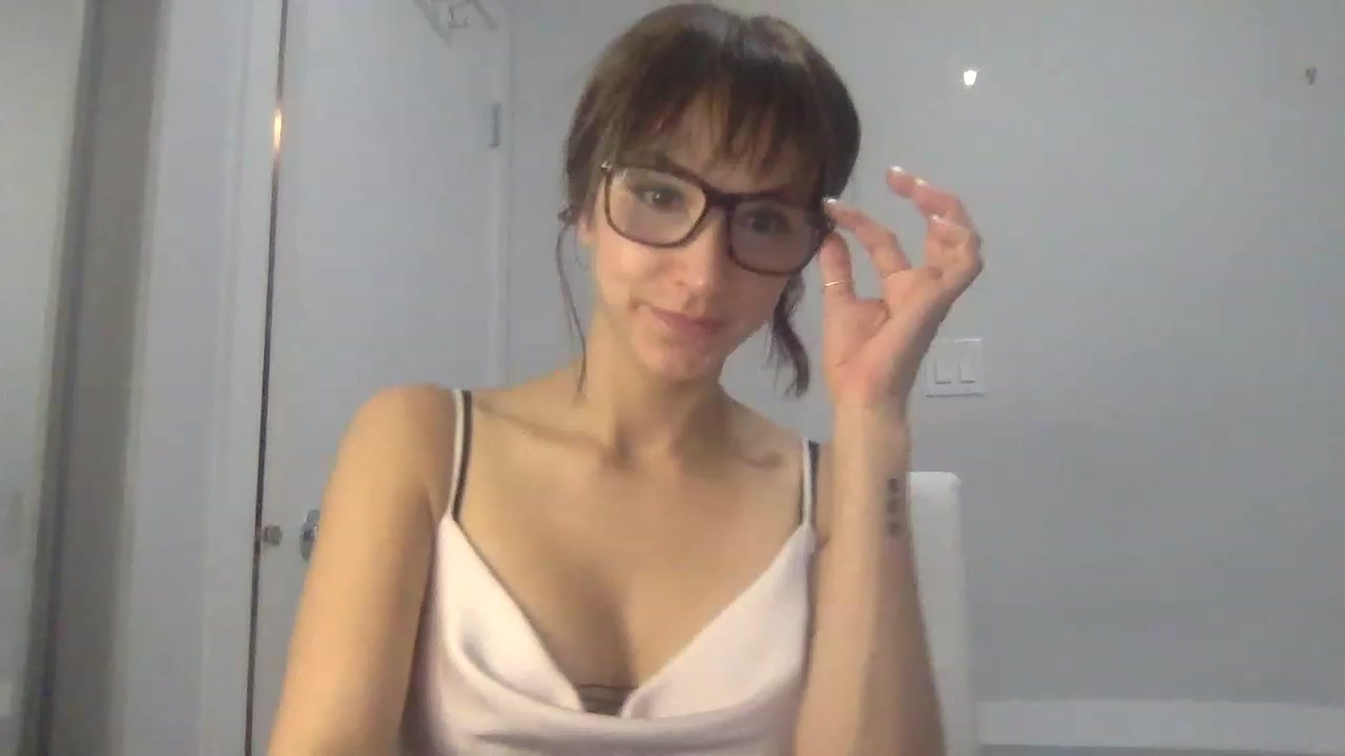 Gallery image thumbnail from HayleyRay's myfreecams stream on, 04/20/2023, 03:42 image 3 of 20