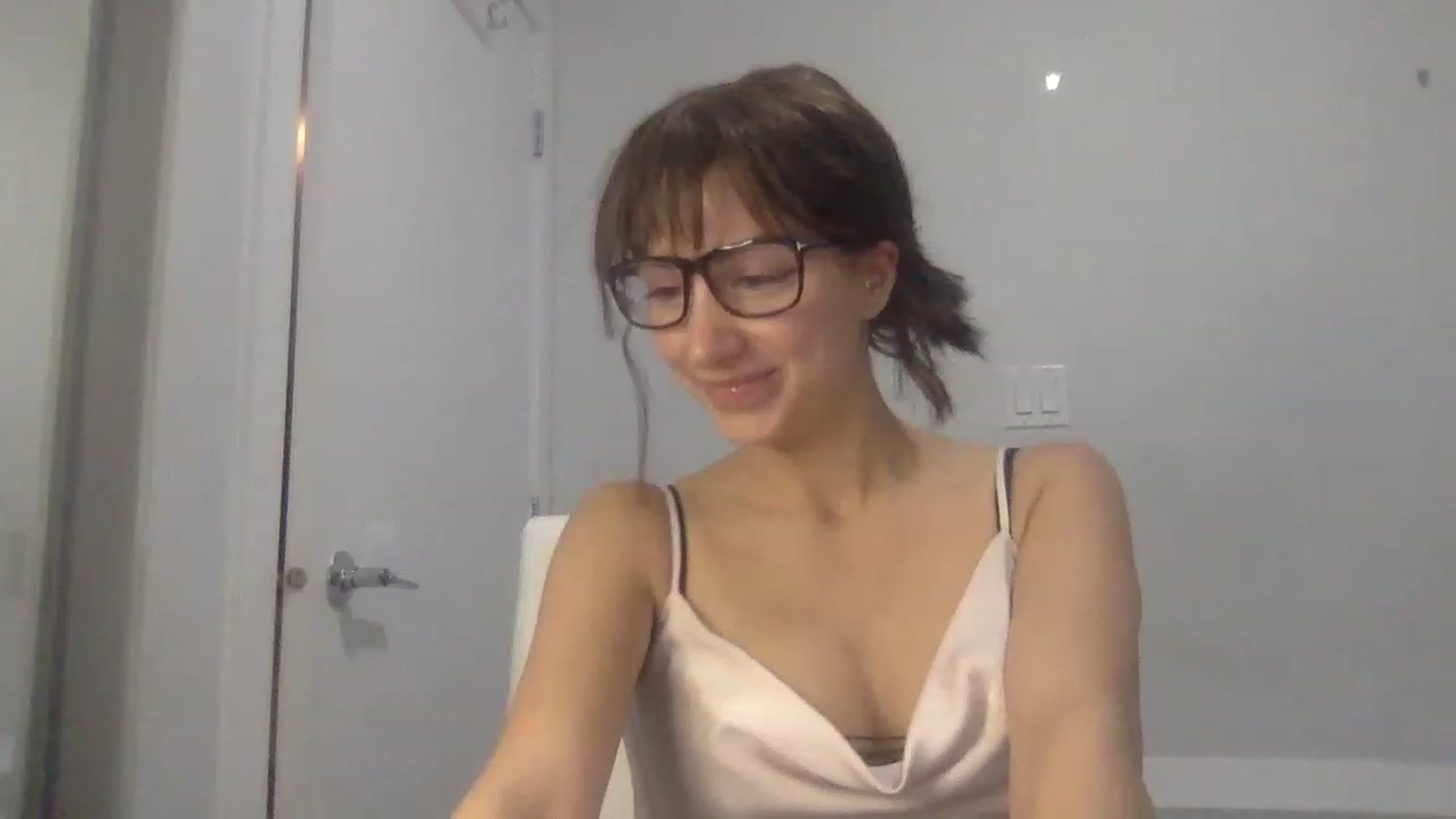 Gallery image thumbnail from HayleyRay's myfreecams stream on, 04/20/2023, 03:42 image 7 of 20