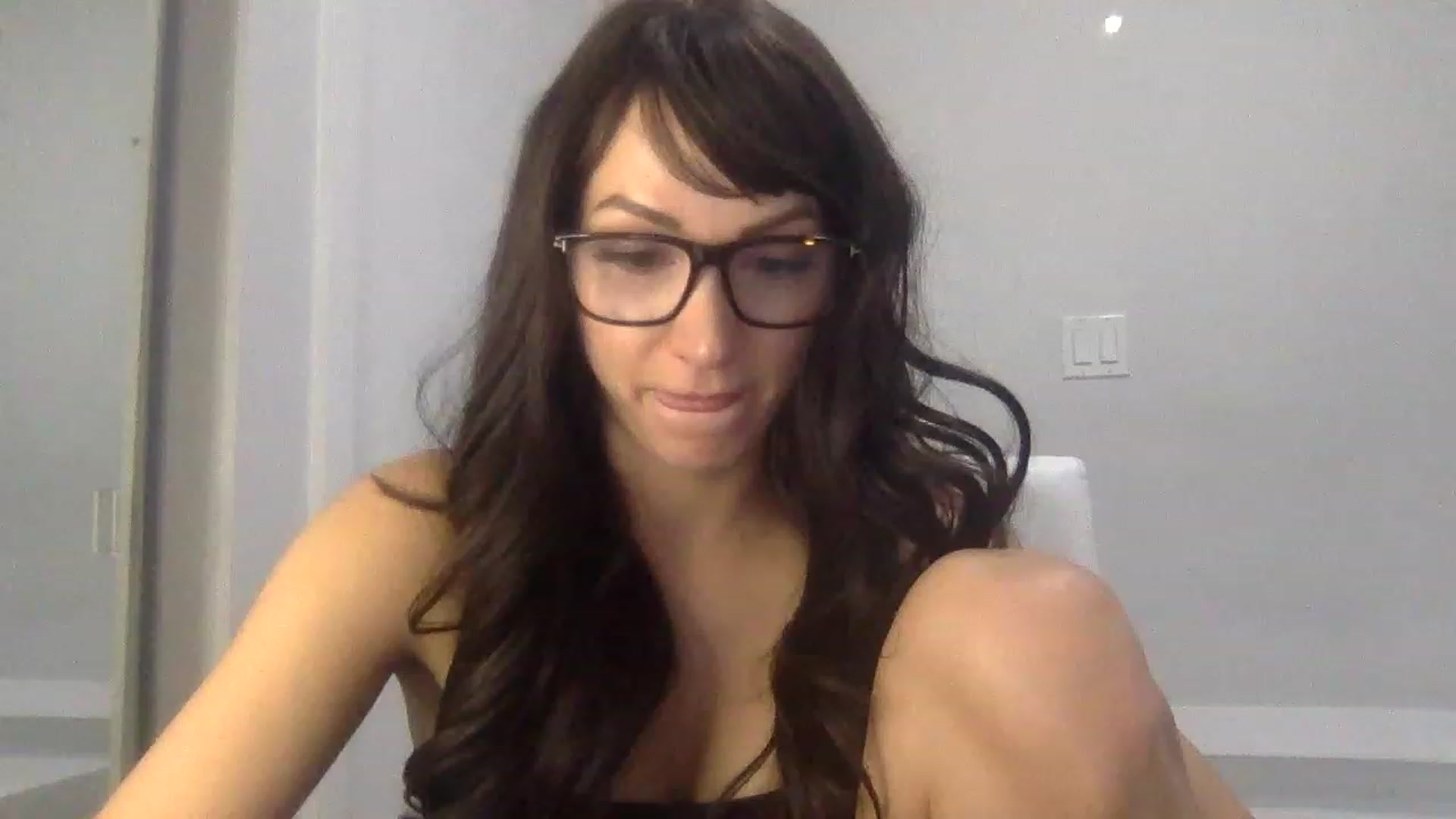 Gallery image thumbnail from HayleyRay's myfreecams stream on, 04/27/2023, 02:54 image 10 of 20