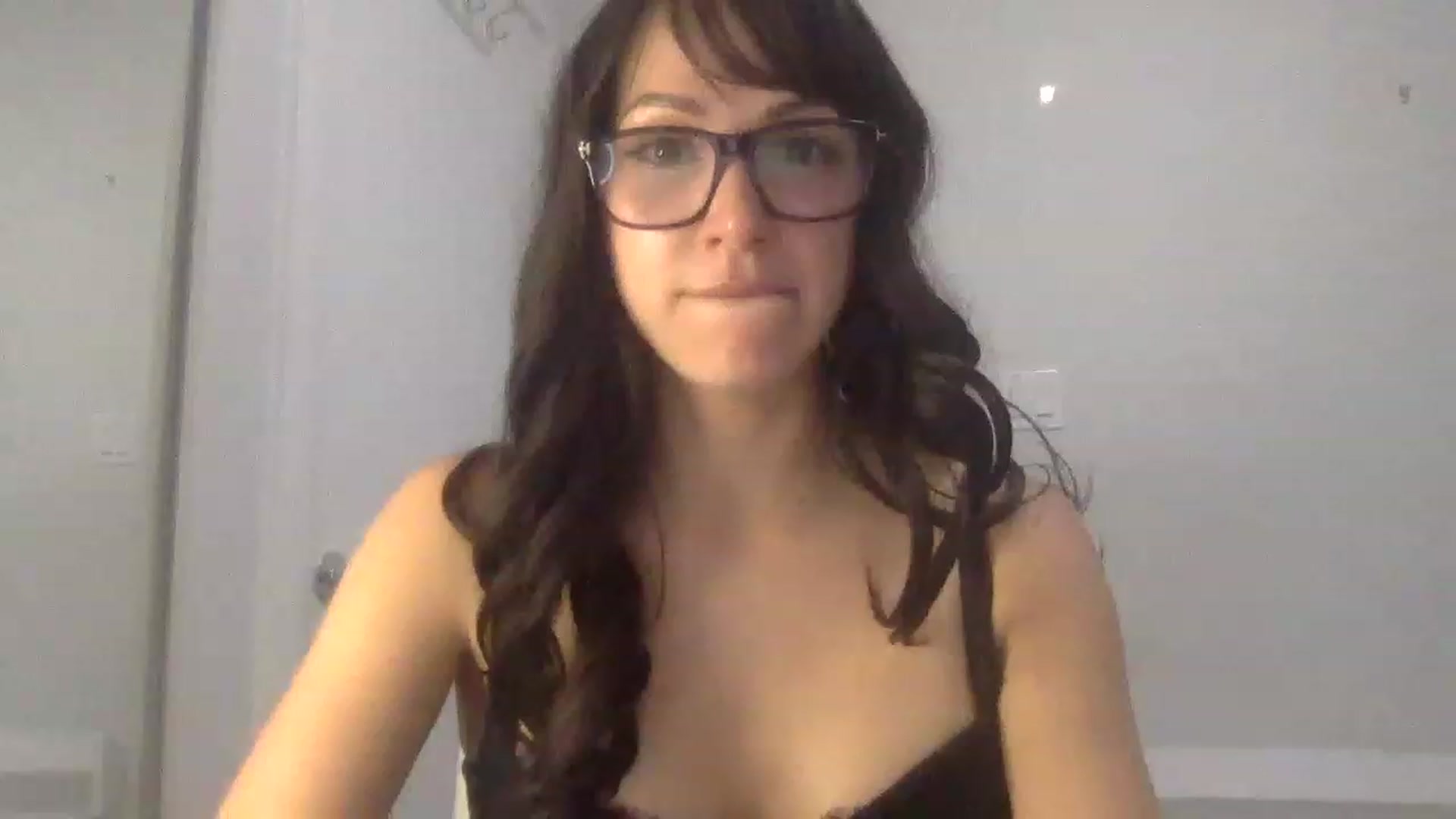Gallery image thumbnail from HayleyRay's myfreecams stream on, 05/05/2023, 04:38 image 9 of 20