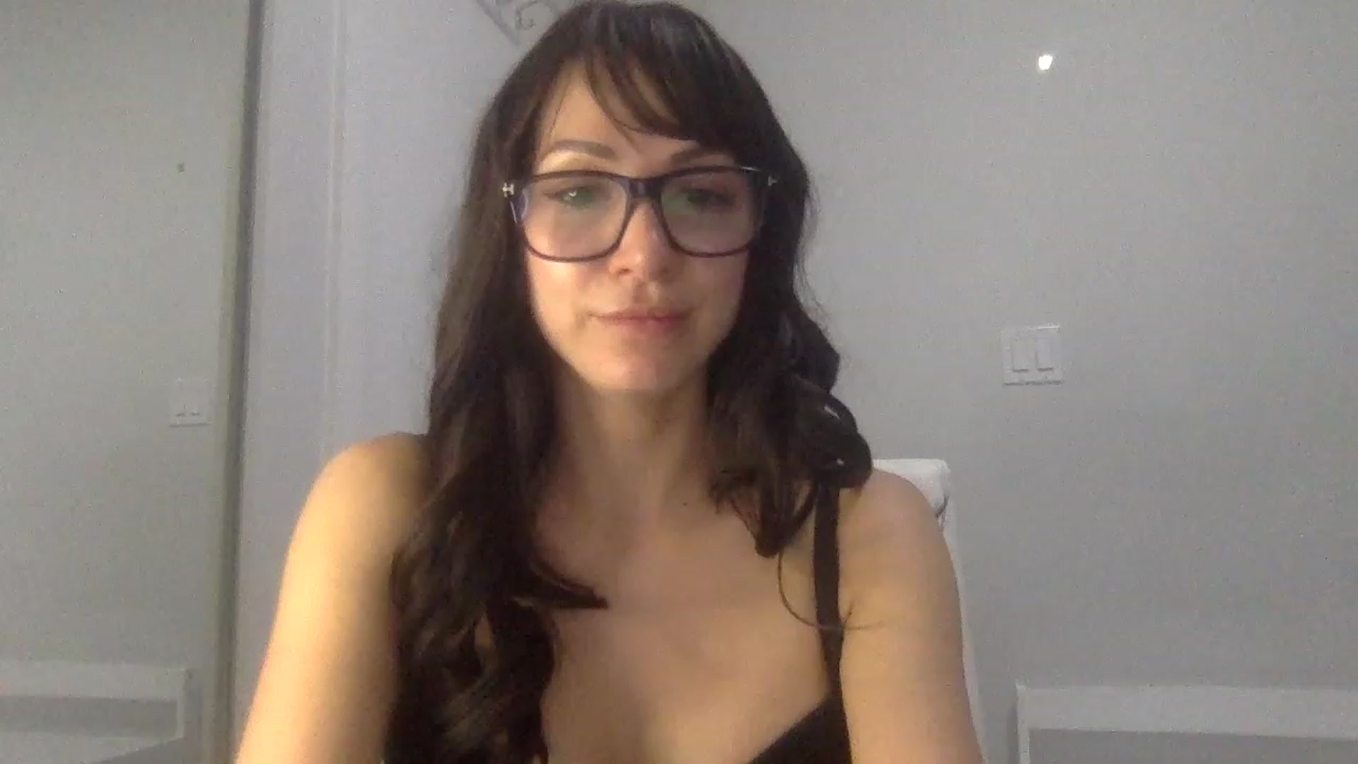 Gallery image thumbnail from HayleyRay's myfreecams stream on, 05/05/2023, 04:38 image 16 of 20