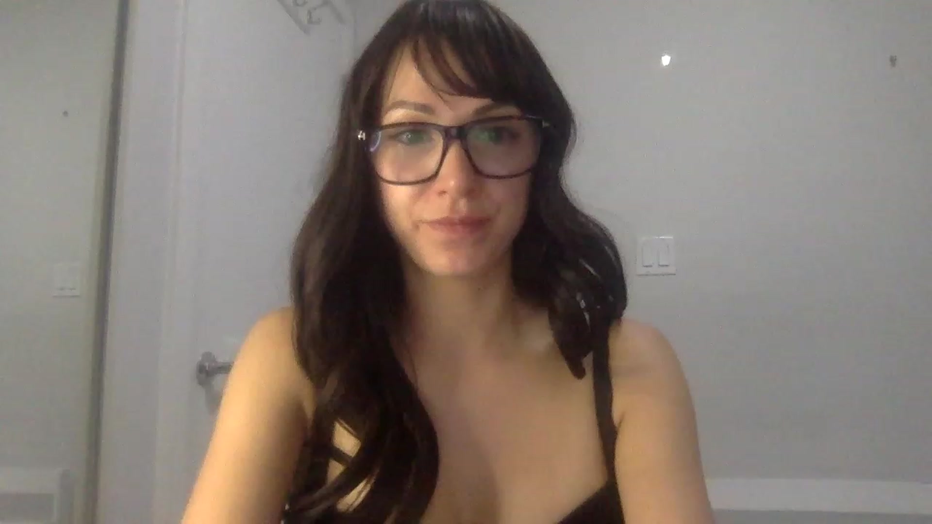 Gallery image thumbnail from HayleyRay's myfreecams stream on, 05/05/2023, 04:38 image 4 of 20