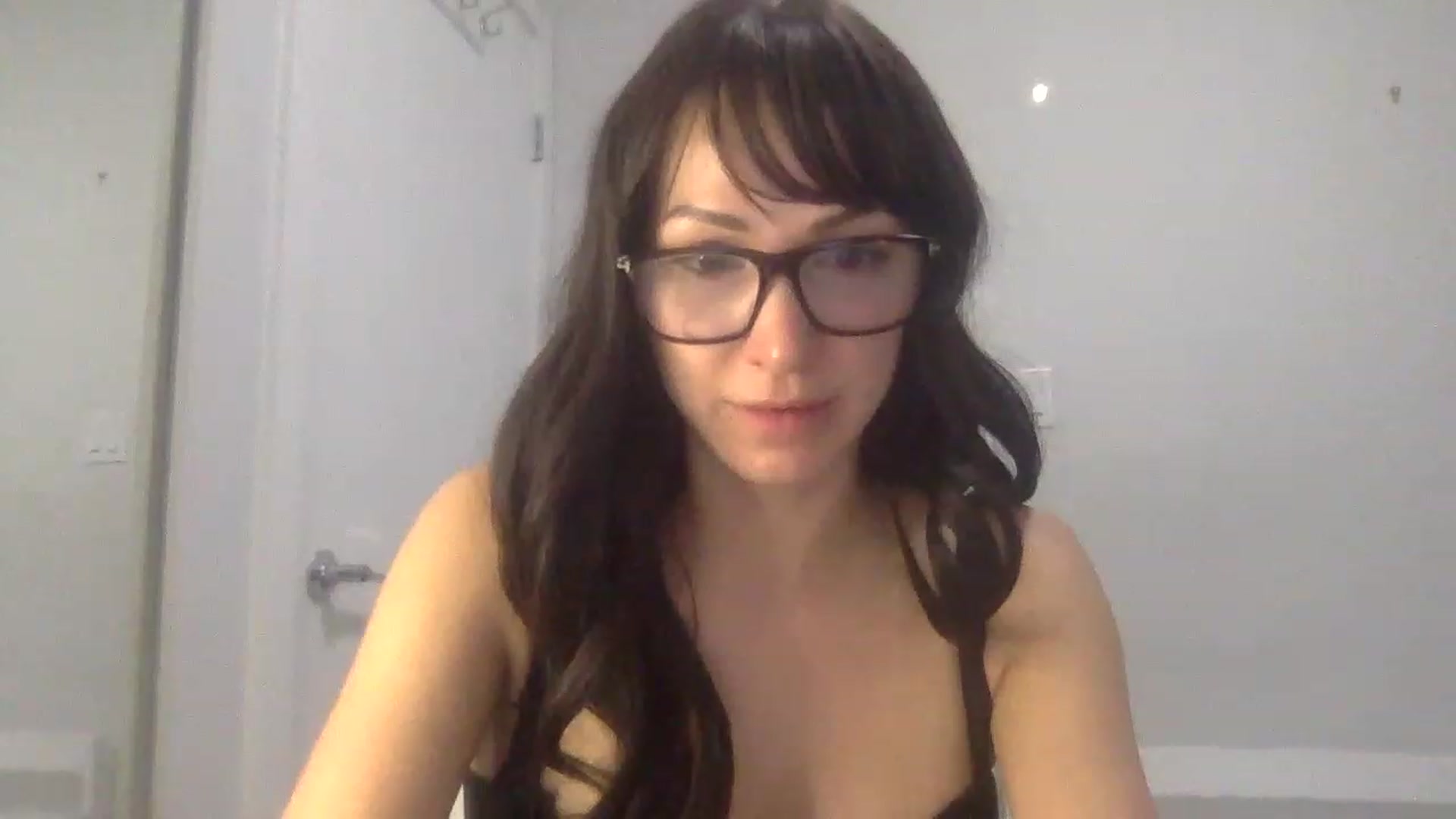 Gallery image thumbnail from HayleyRay's myfreecams stream on, 05/05/2023, 04:38 image 2 of 20