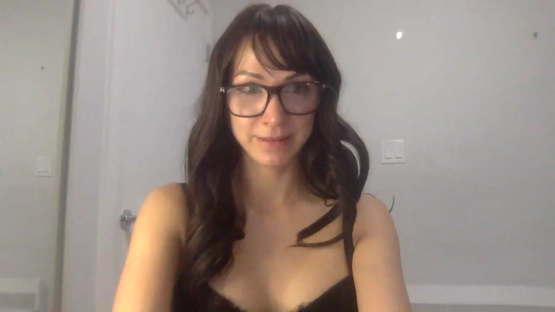 Gallery image thumbnail from HayleyRay's myfreecams stream on, 05/05/2023, 04:38 image 6 of 20