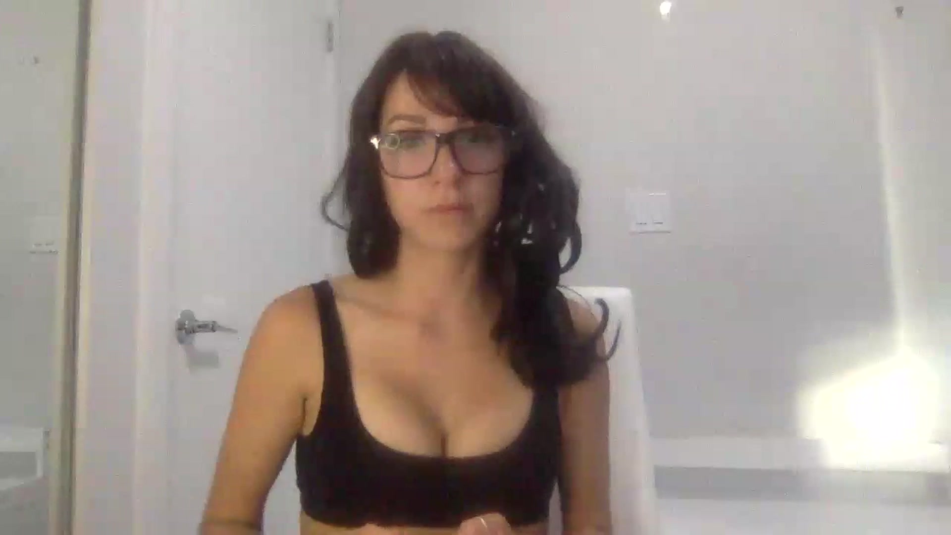 Gallery image thumbnail from HayleyRay's myfreecams stream on, 06/04/2023, 03:17 image 5 of 20