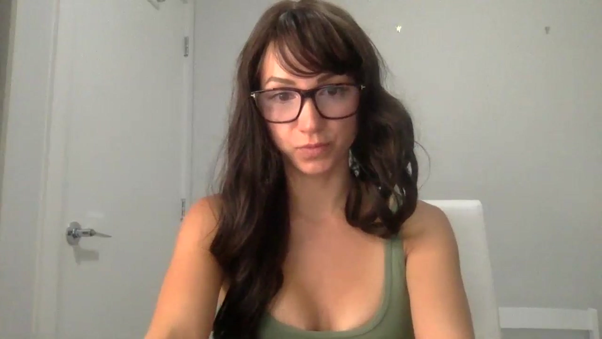 Gallery image thumbnail from HayleyRay's myfreecams stream on, 08/18/2023, 04:03 image 3 of 20