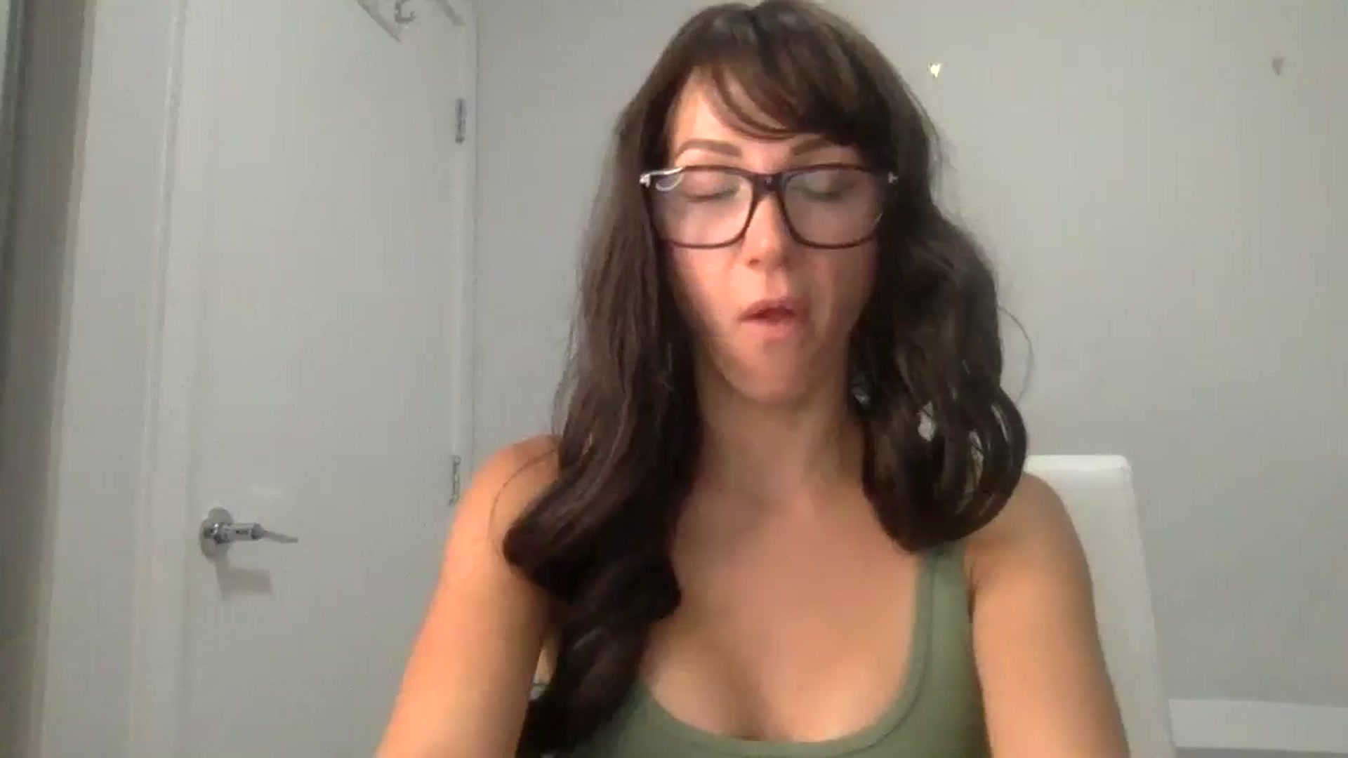 Gallery image thumbnail from HayleyRay's myfreecams stream on, 08/18/2023, 04:03 image 16 of 20