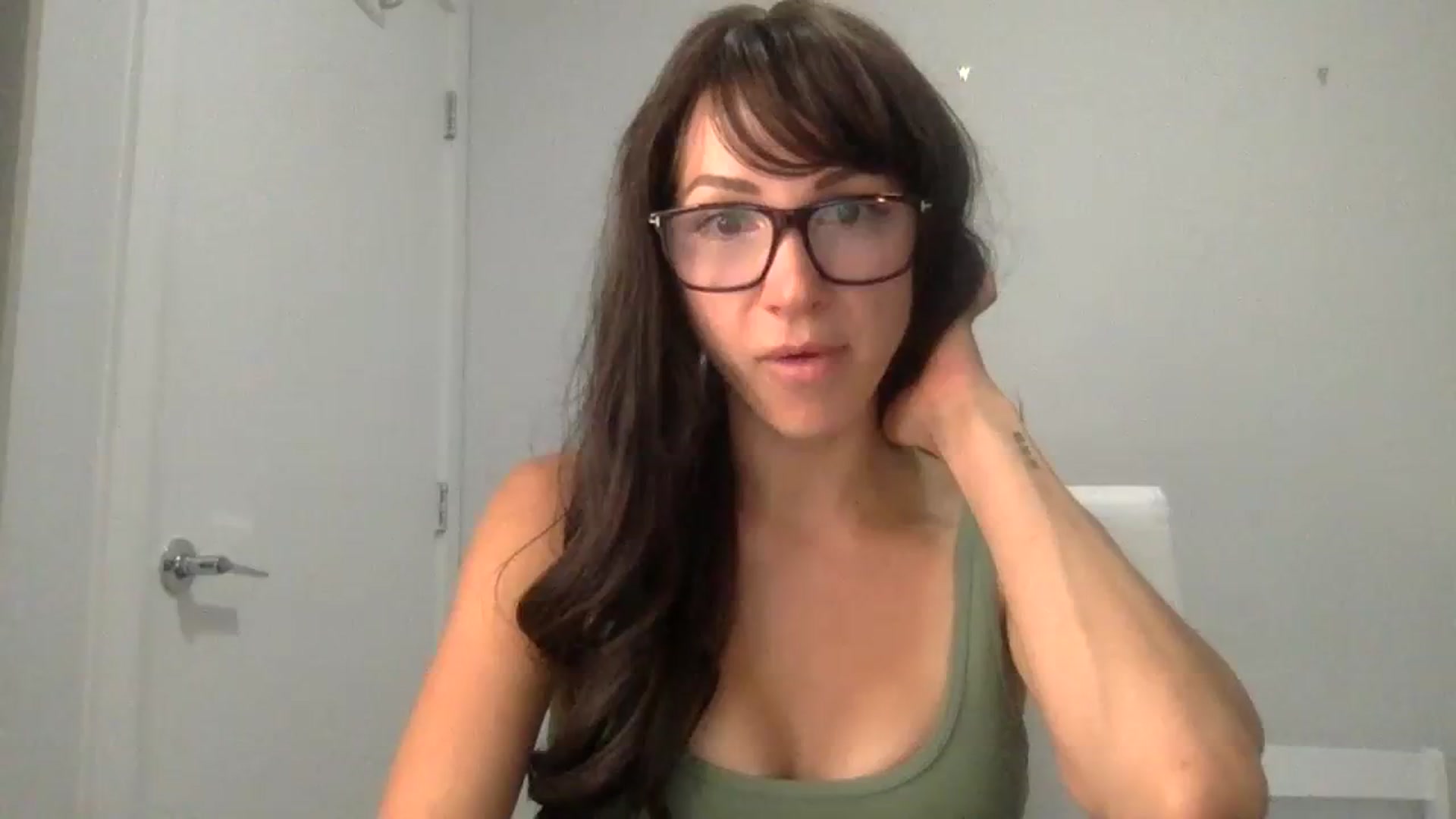 Gallery image thumbnail from HayleyRay's myfreecams stream on, 08/18/2023, 04:03 image 7 of 20