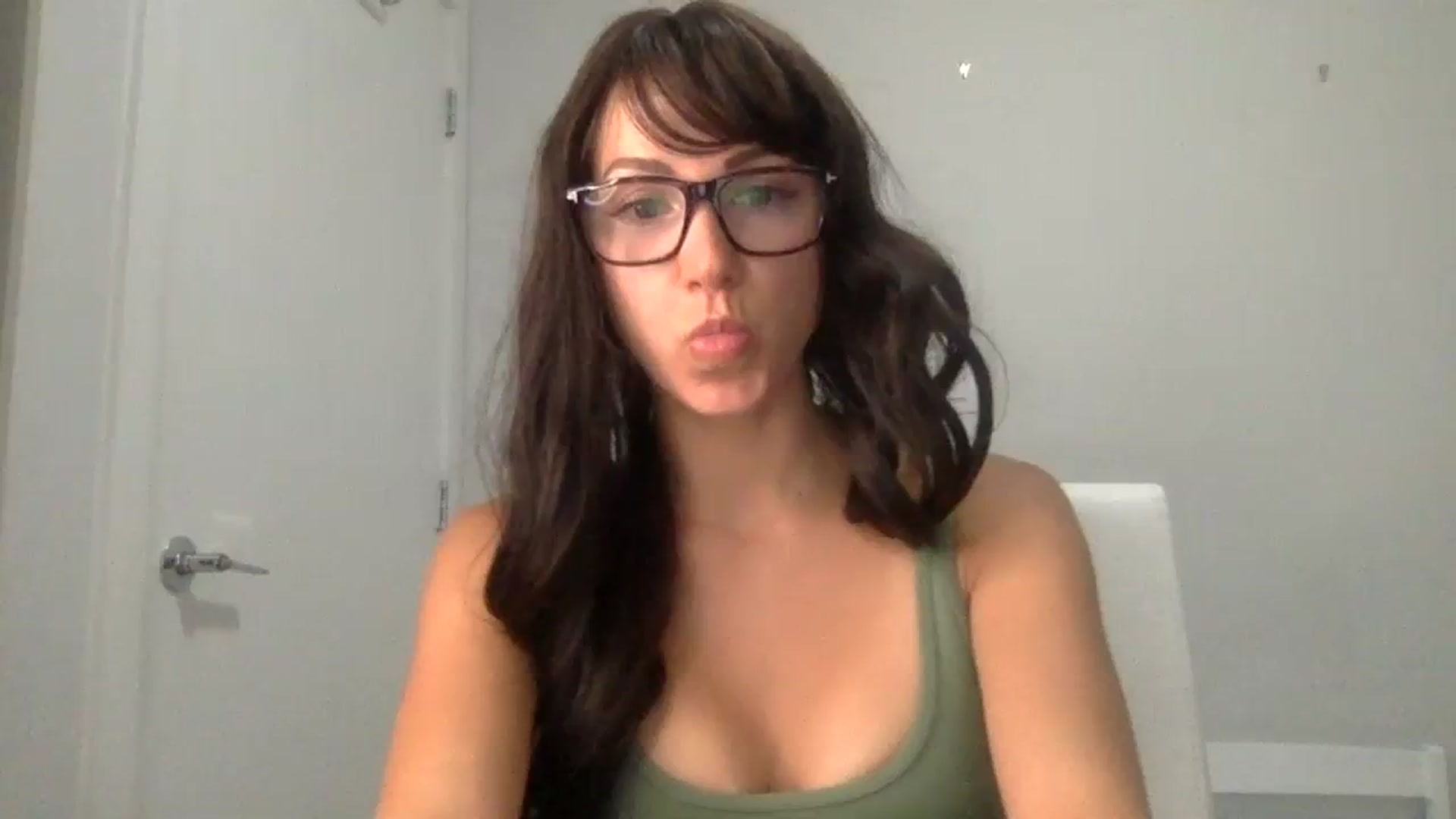 Gallery image thumbnail from HayleyRay's myfreecams stream on, 08/18/2023, 04:03 image 1 of 20