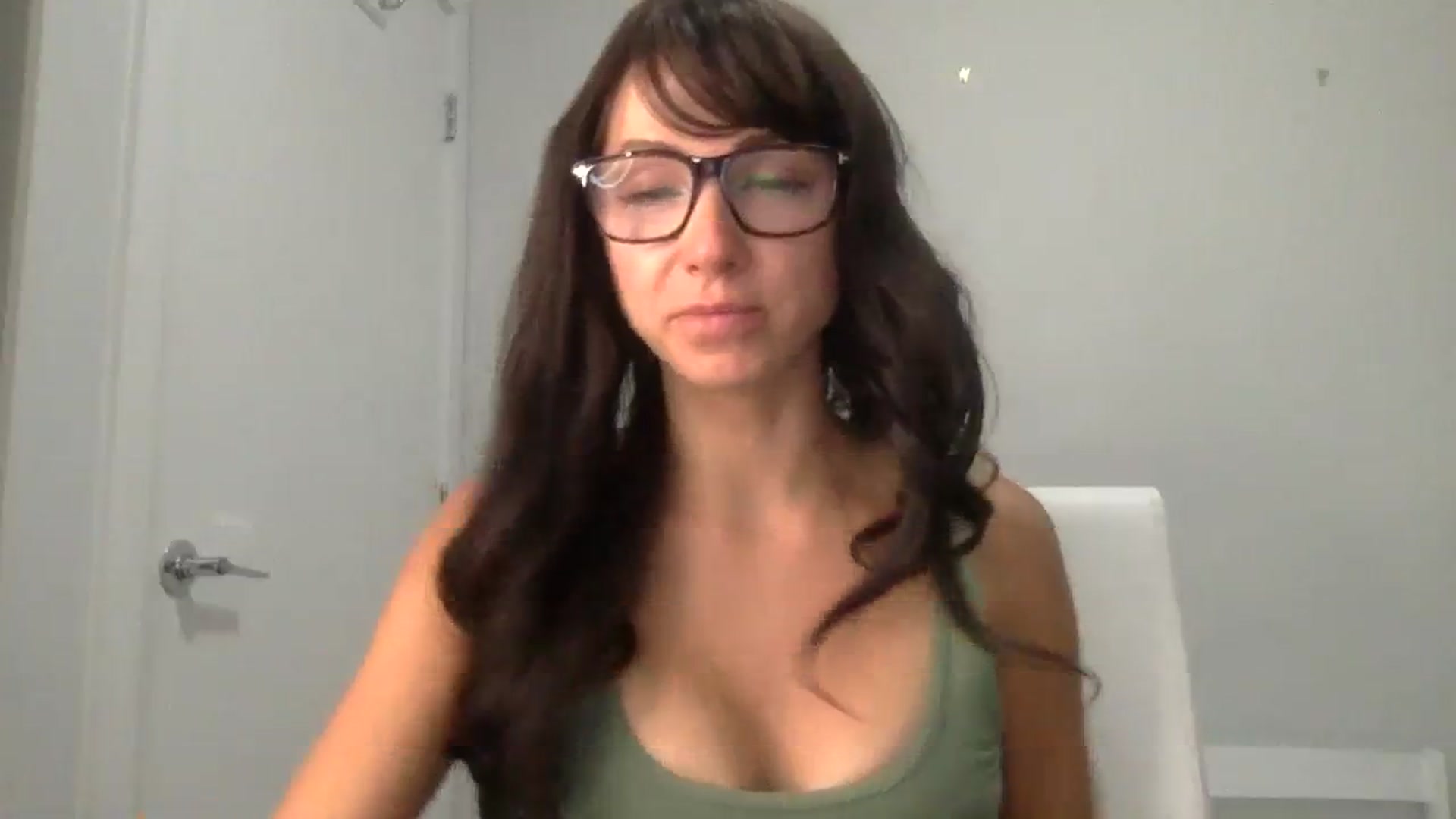 Gallery image thumbnail from HayleyRay's myfreecams stream on, 08/18/2023, 04:03 image 6 of 20