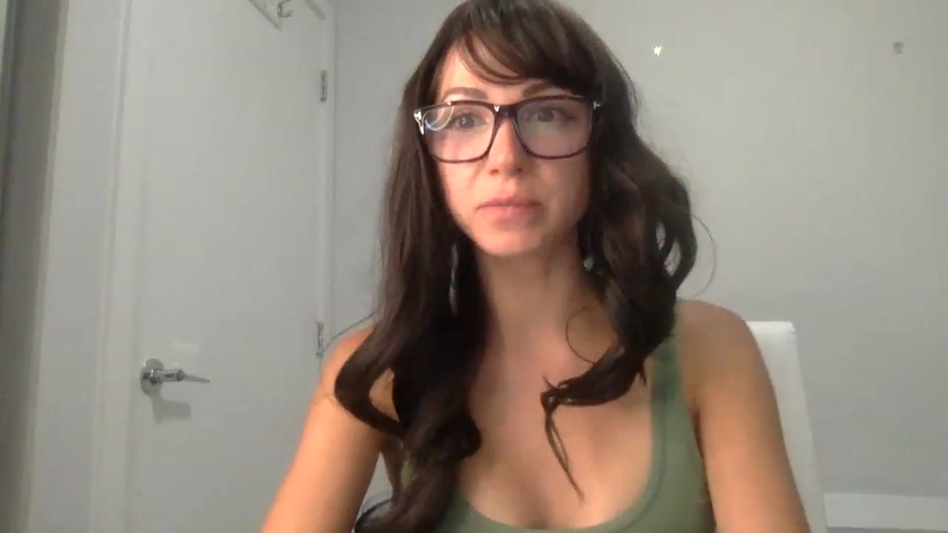 Gallery image thumbnail from HayleyRay's myfreecams stream on, 08/18/2023, 04:03 image 18 of 20