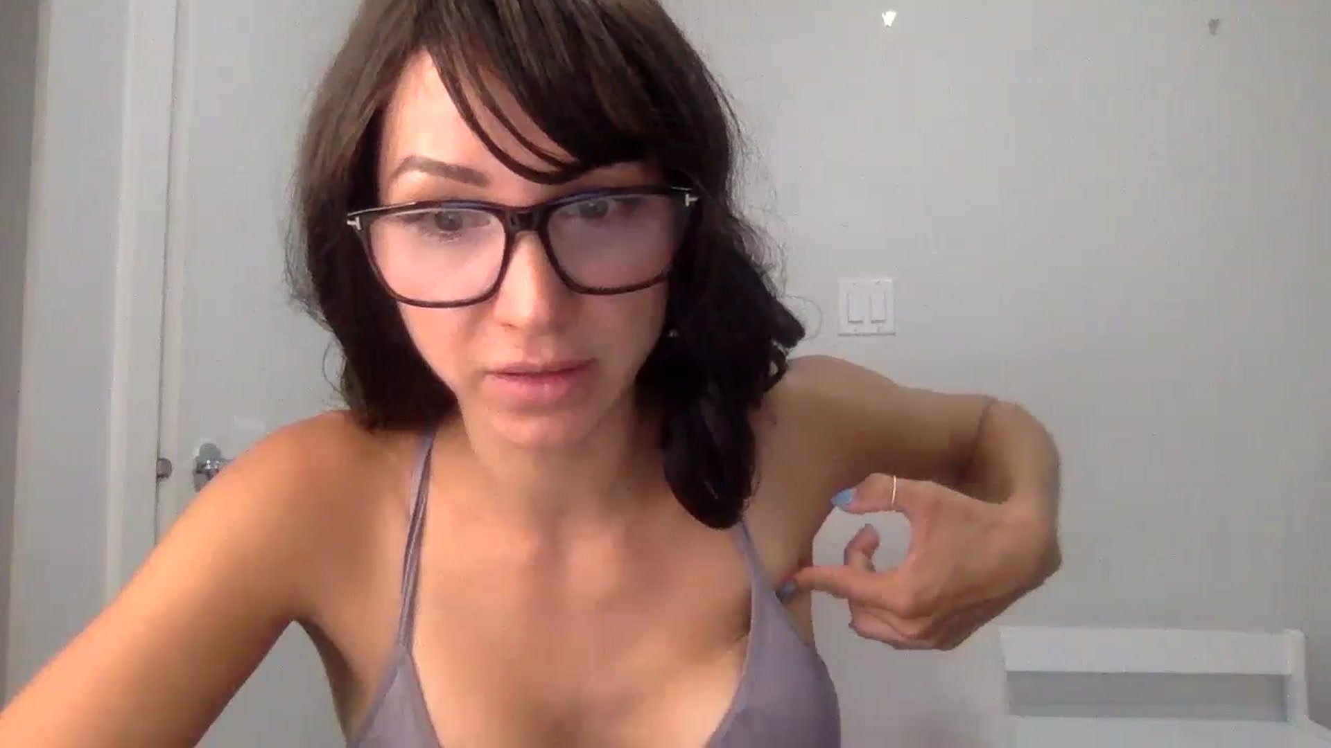 Gallery image thumbnail from HayleyRay's myfreecams stream on, 08/22/2023, 04:21 image 16 of 20