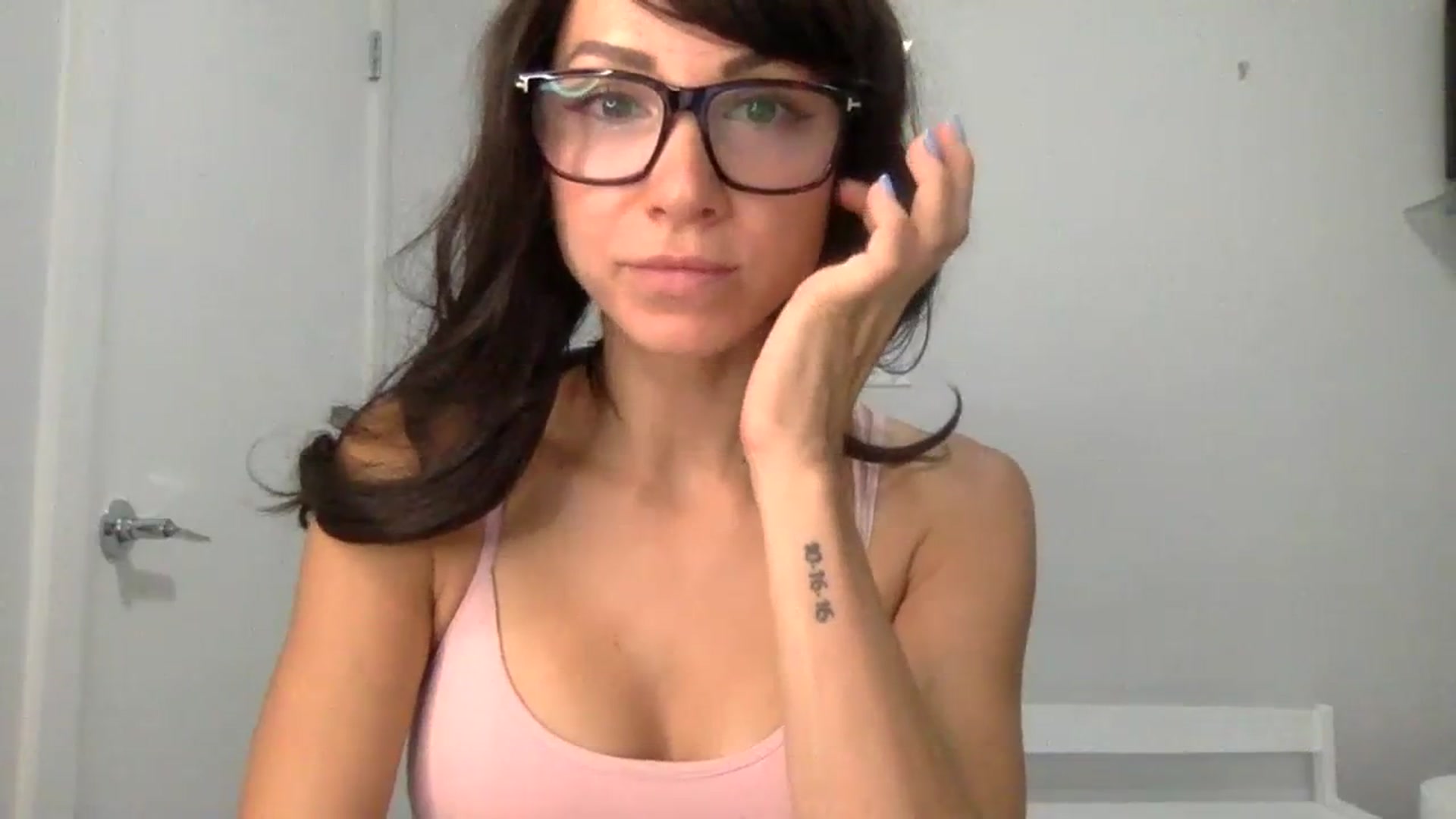 Gallery image thumbnail from HayleyRay's myfreecams stream on, 09/29/2023, 04:25 image 8 of 20