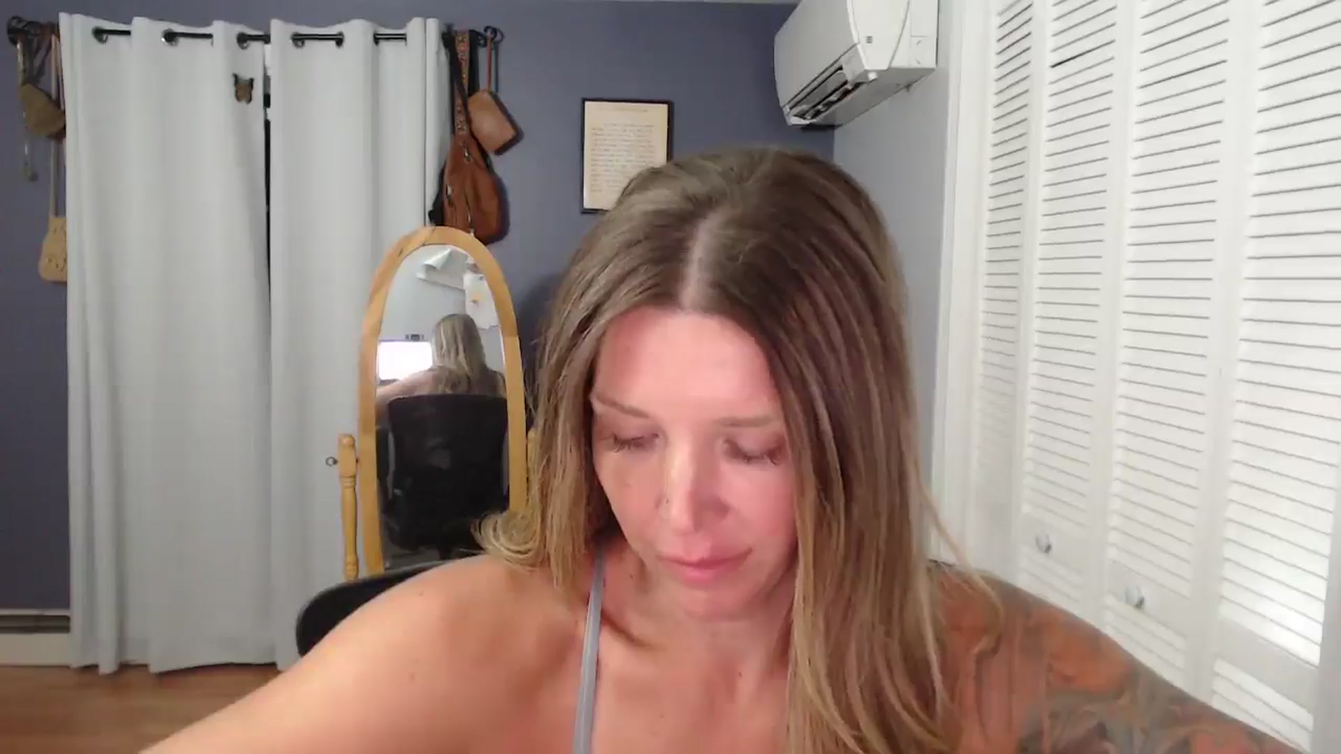 Gallery image thumbnail from HazelJane7's myfreecams stream on, 08/19/2025, 06:04 image 18 of 20