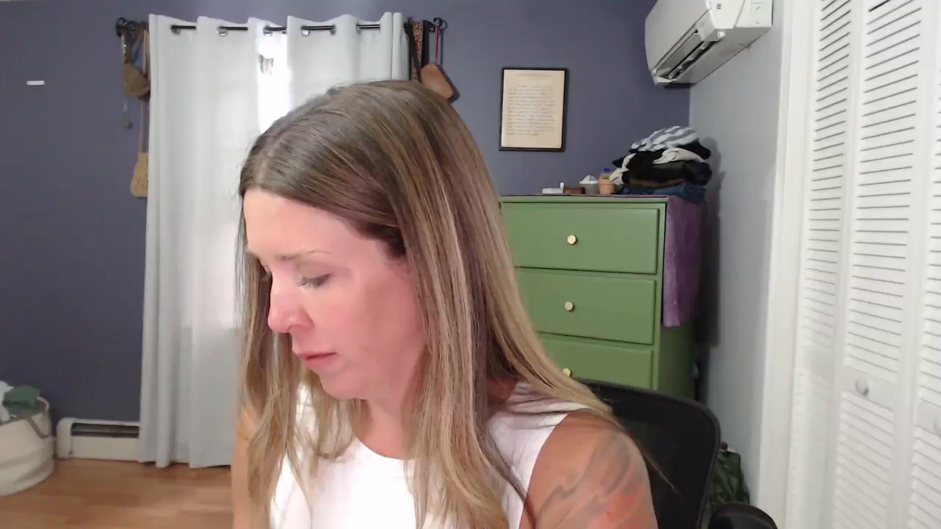 Gallery image thumbnail from HazelJane7's myfreecams stream on, 08/19/2025, 15:14 image 6 of 20