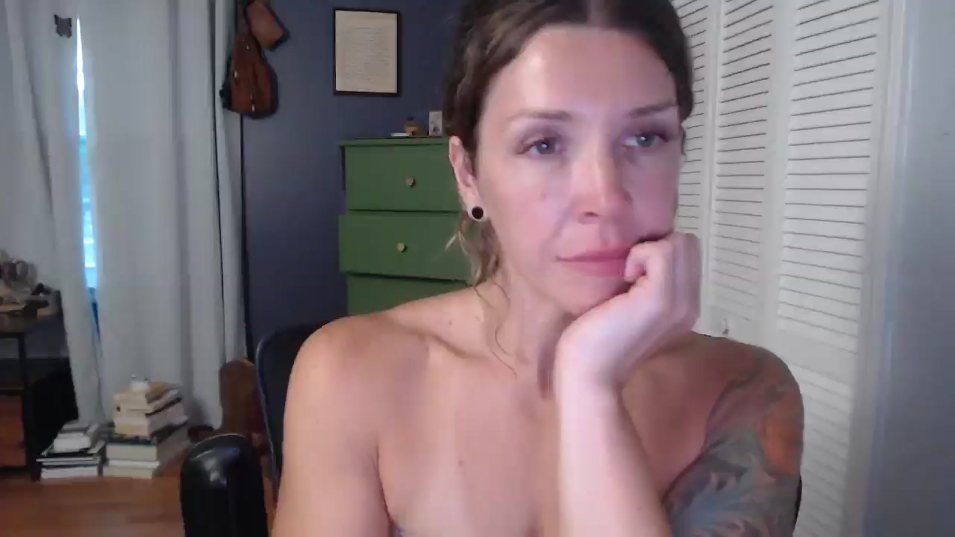 Gallery image thumbnail from HazelJane7's myfreecams stream on, 08/31/2025, 23:21 image 14 of 20