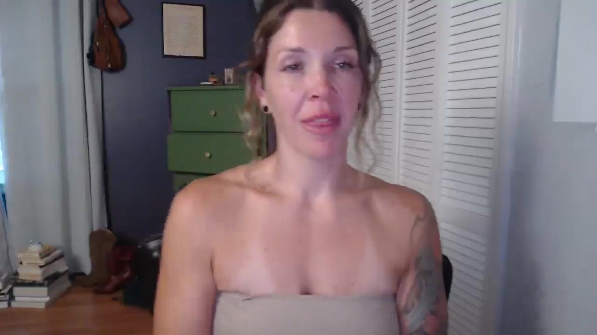 Gallery image thumbnail from HazelJane7's myfreecams stream on, 08/31/2025, 23:21 image 7 of 20