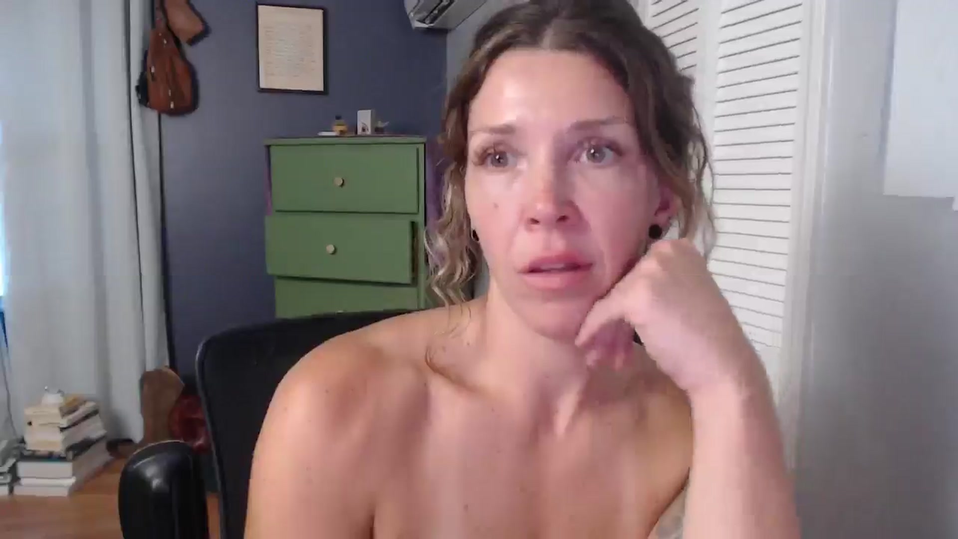 Gallery image thumbnail from HazelJane7's myfreecams stream on, 08/31/2025, 23:21 image 4 of 20