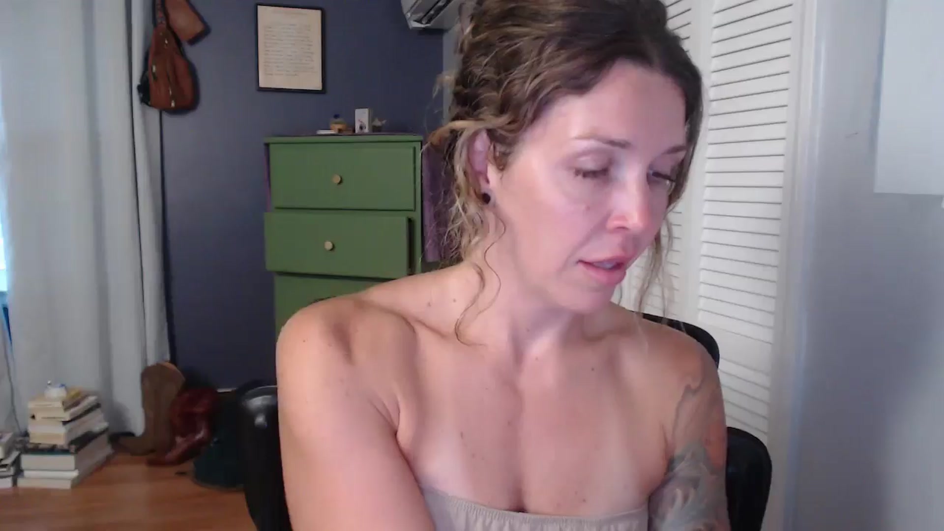 Gallery image thumbnail from HazelJane7's myfreecams stream on, 08/31/2025, 23:21 image 8 of 20