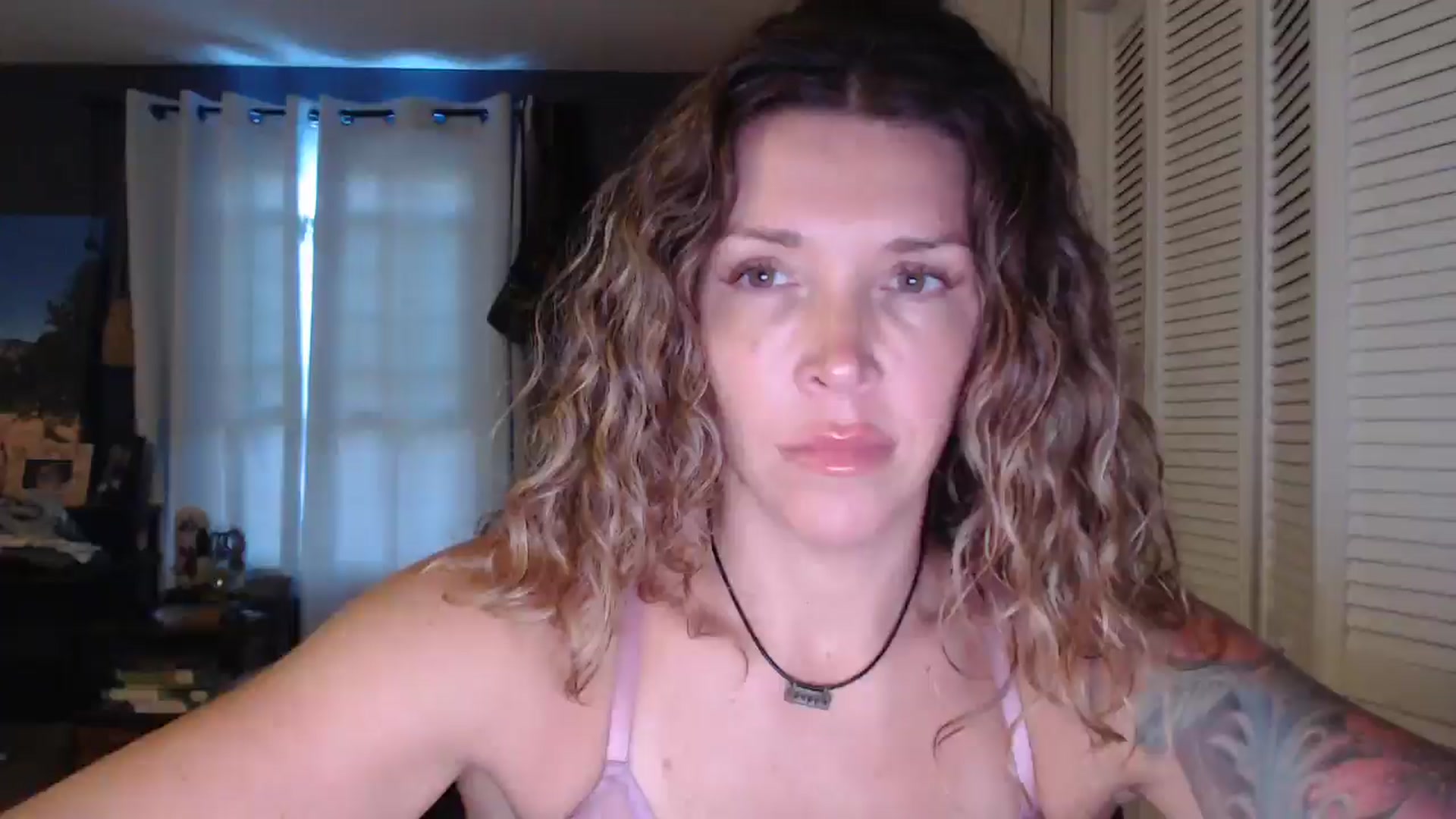 Gallery image thumbnail from HazelJane7's myfreecams stream on, 09/04/2025, 12:47 image 2 of 20
