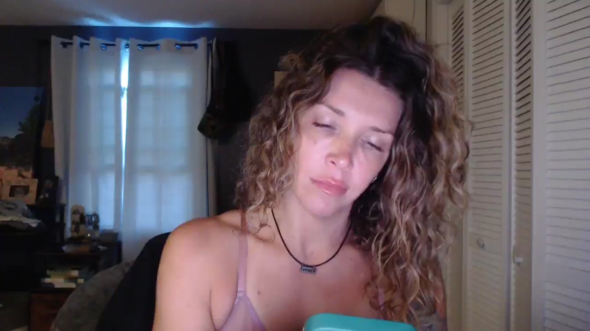 Gallery image thumbnail from HazelJane7's myfreecams stream on, 09/04/2025, 12:47 image 3 of 20
