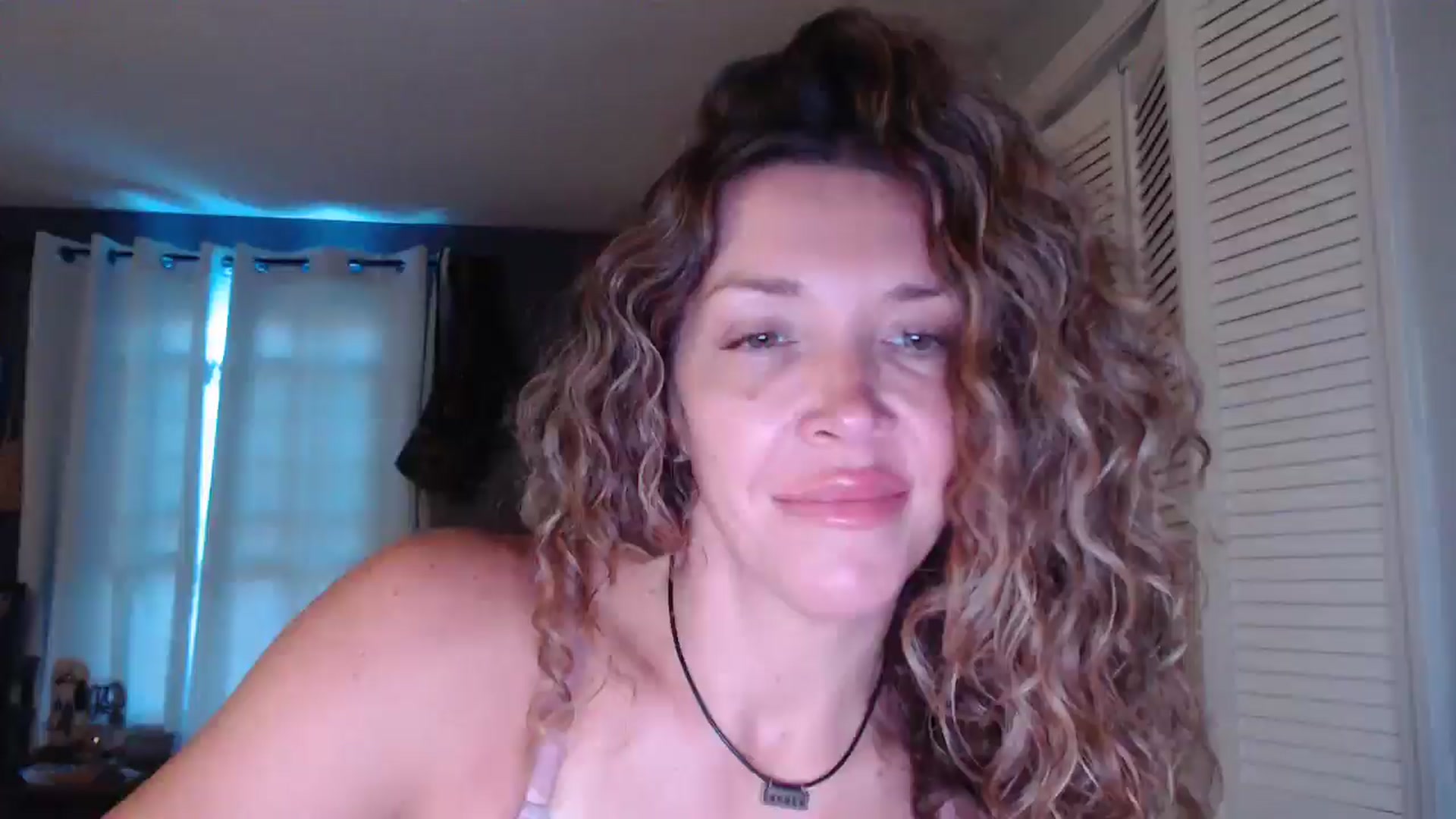 Gallery image thumbnail from HazelJane7's myfreecams stream on, 09/04/2025, 12:47 image 10 of 20