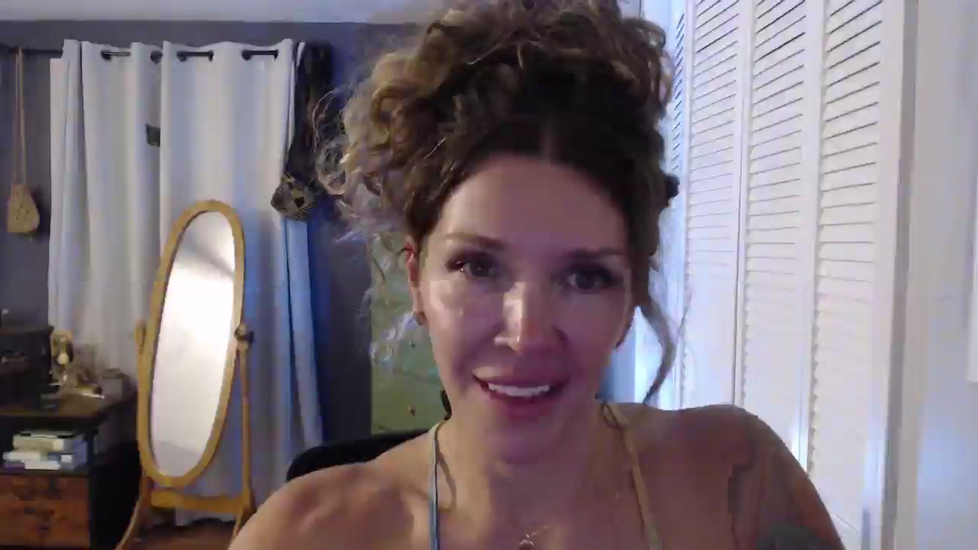 Gallery image thumbnail from HazelJane7's myfreecams stream on, 09/09/2025, 03:06 image 12 of 20
