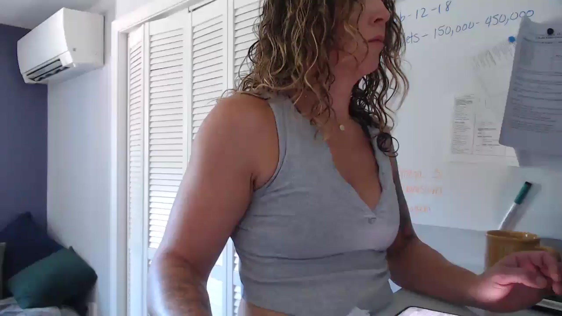 Gallery image thumbnail from HazelJane7's myfreecams stream on, 10/03/2025, 19:03 image 8 of 20