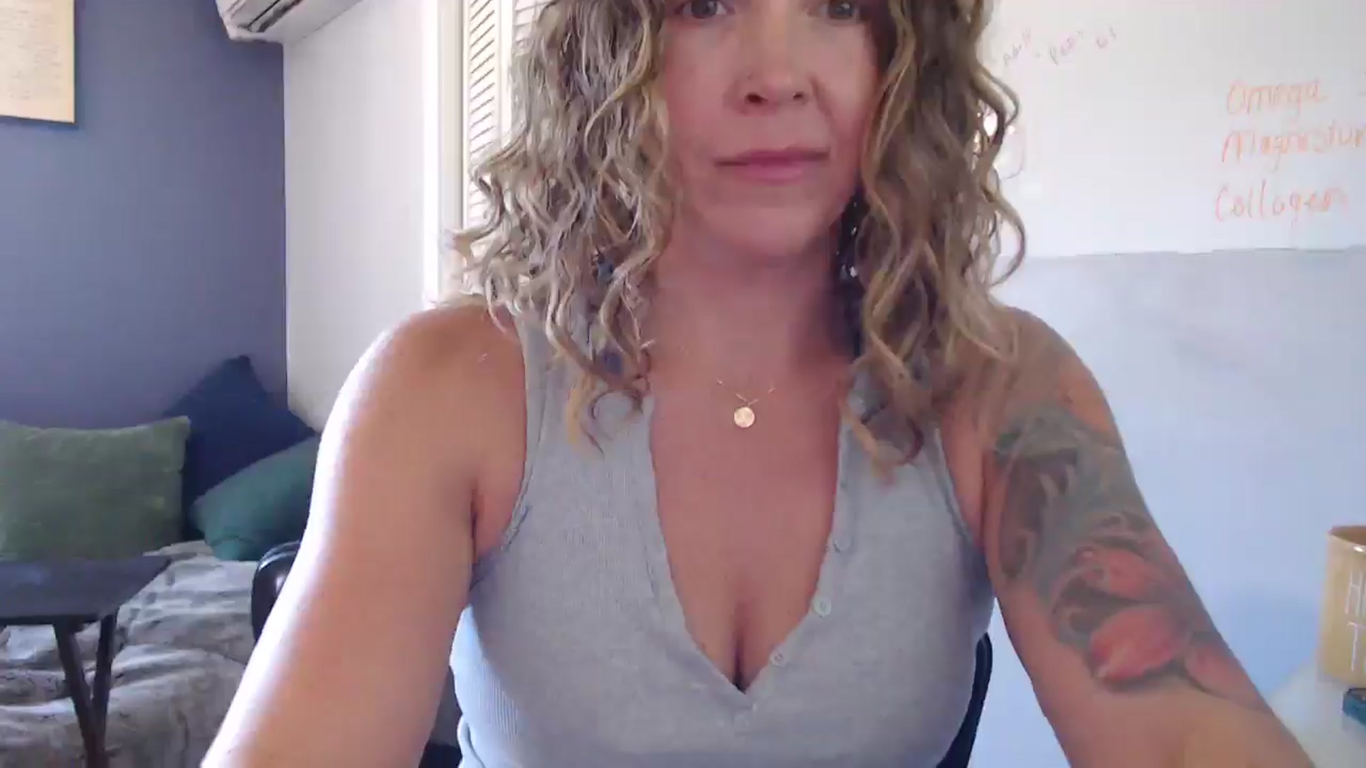 Gallery image thumbnail from HazelJane7's myfreecams stream on, 10/03/2025, 19:03 image 20 of 20