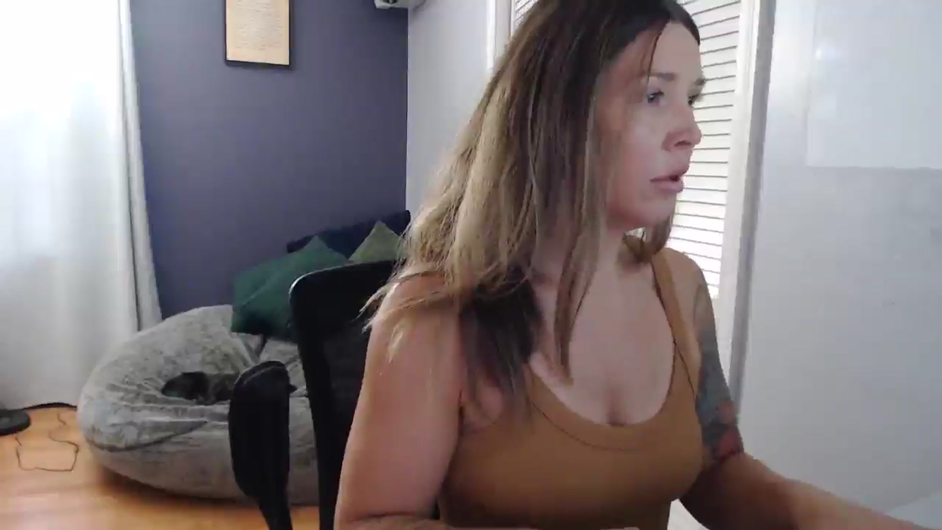 Gallery image thumbnail from HazelJane7's myfreecams stream on, 10/08/2025, 13:38 image 15 of 20