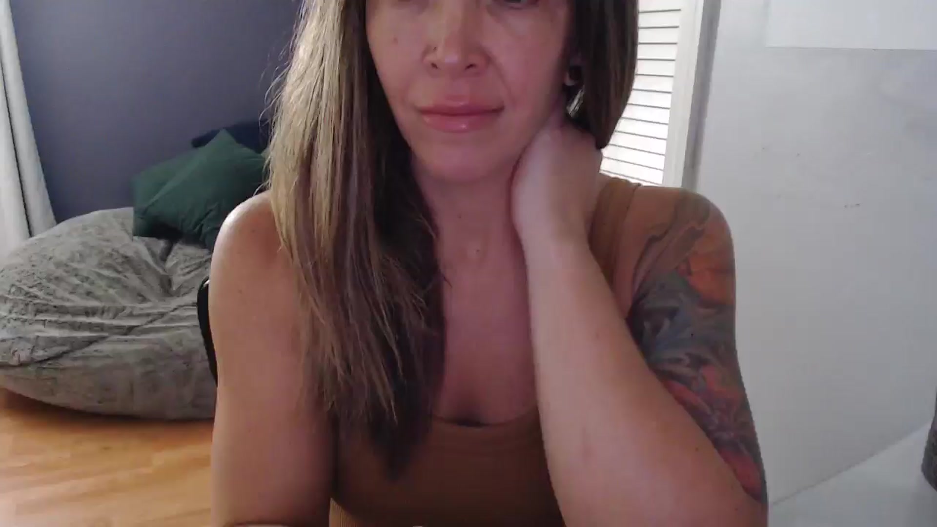 Gallery image thumbnail from HazelJane7's myfreecams stream on, 10/08/2025, 14:52 image 15 of 20