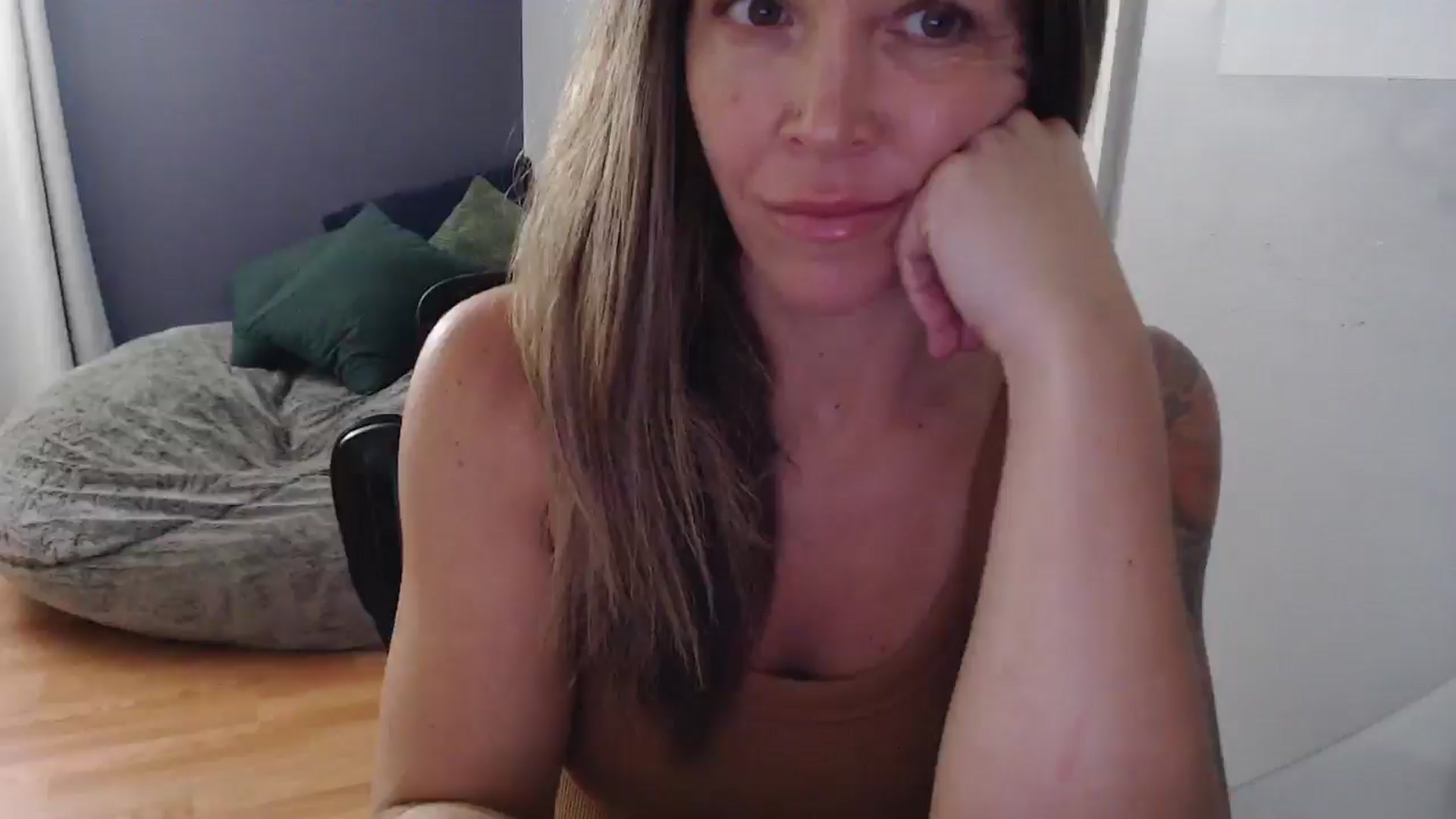 Gallery image thumbnail from HazelJane7's myfreecams stream on, 10/08/2025, 14:52 image 14 of 20