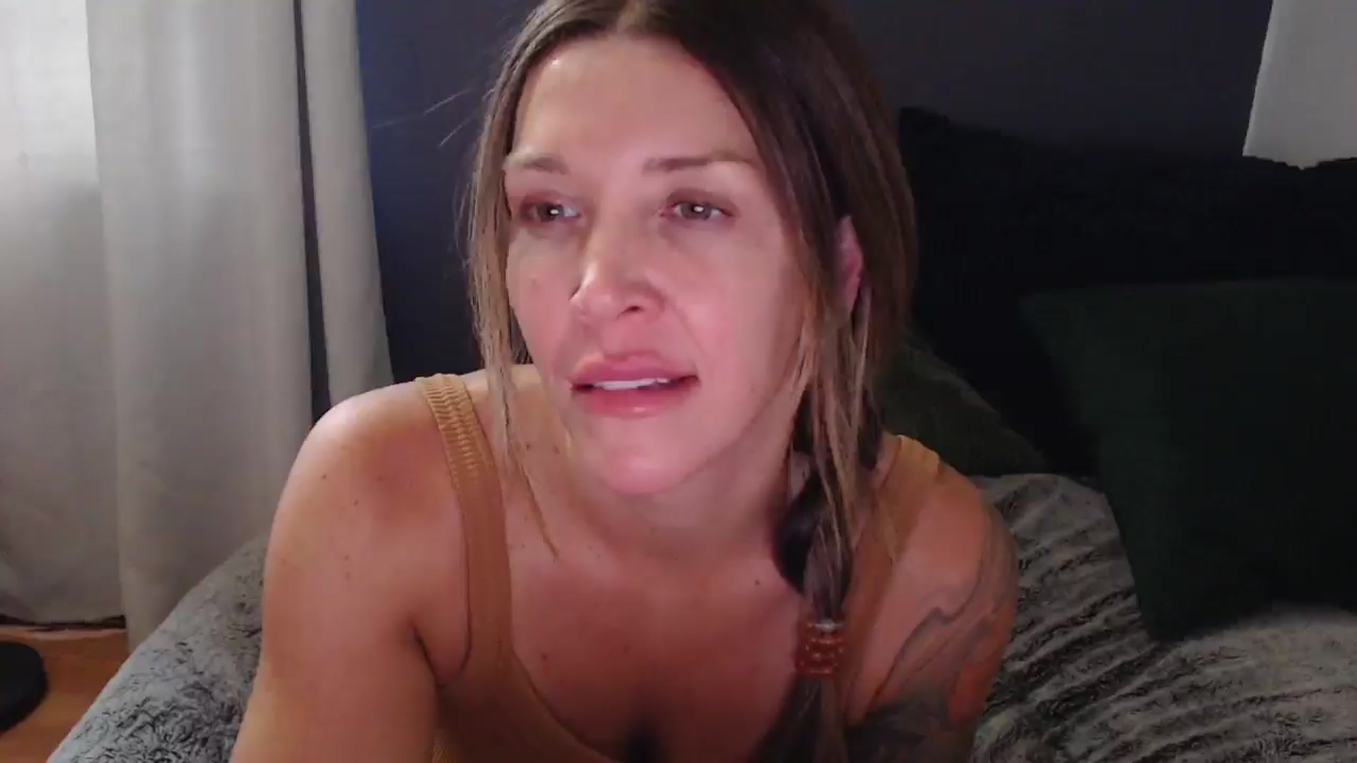 Gallery image thumbnail from HazelJane7's myfreecams stream on, 10/08/2025, 17:20 image 15 of 20